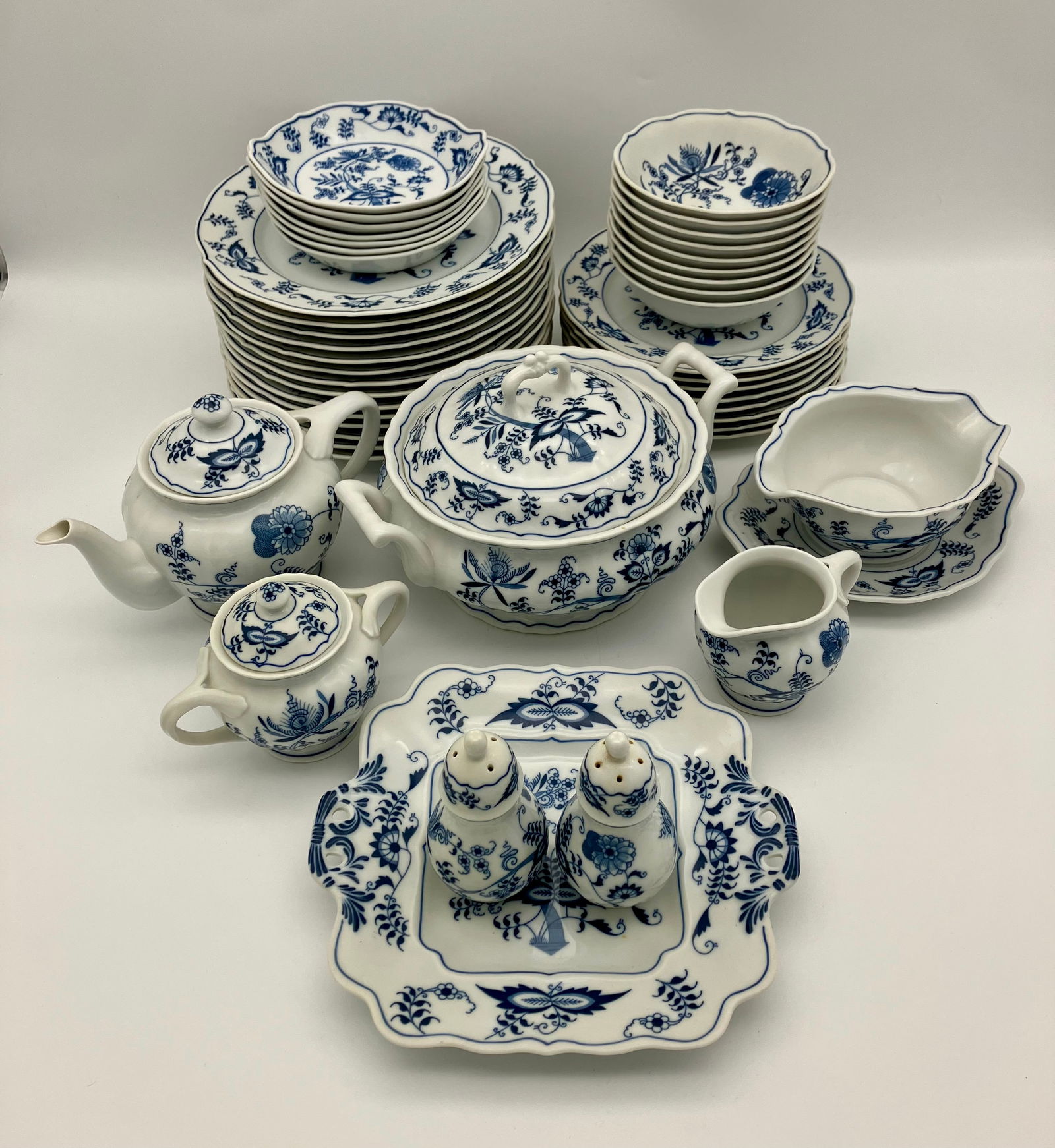 Blue Danube China set (1 of 8)