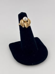 14K Gold Ring with Leaf and Pearl and diamonds
