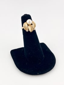 14K Gold Ring with Leaf and Pearl and diamonds