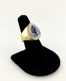 18k Green Gold & 7.36 Carat Ceylon Sapphire Ring