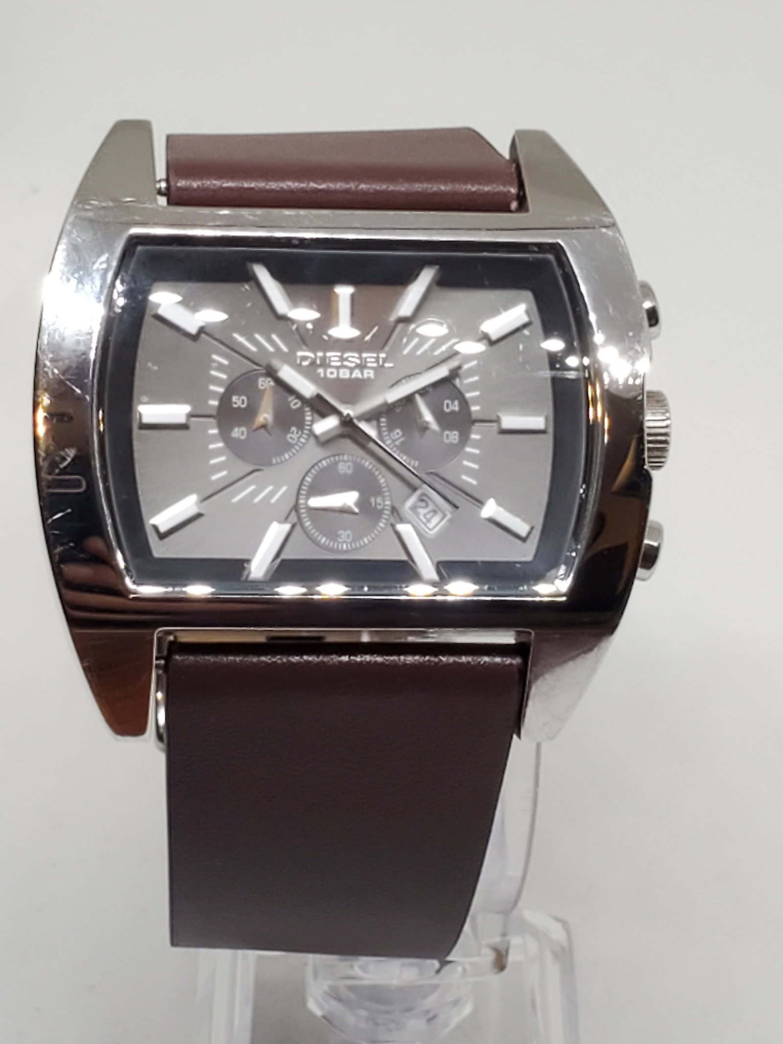 Diesel Only the Brave DZ-4140, Chronograph Watch, 2010s - Vintage Watch -: Working condition Diesel DZ-4140 is a true statement of bold elegance and functionality, making it a standout in any watch collection. With its black dial, striking white markers, and three sub-dials 