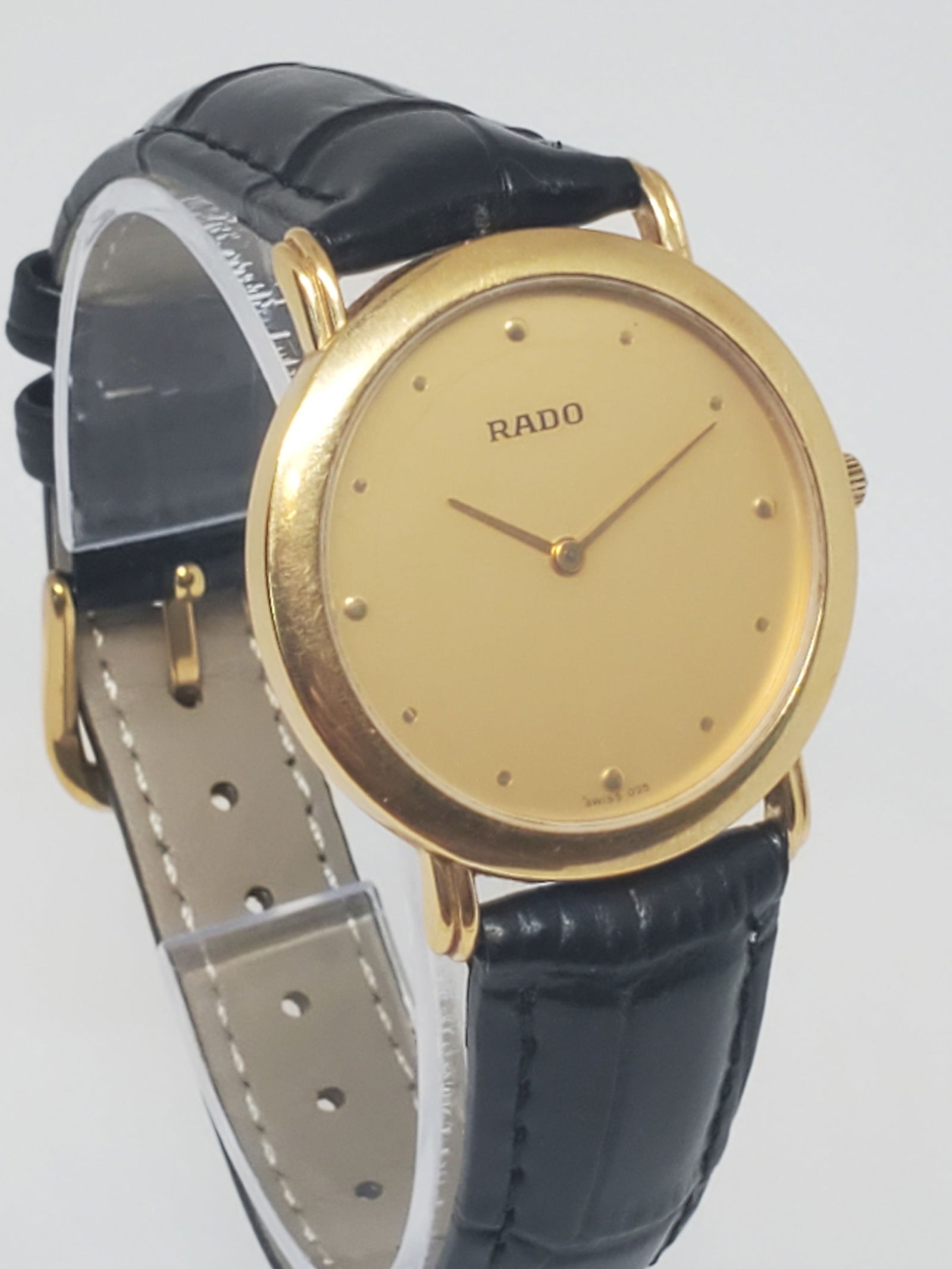 Rado Gold Plated 18K Watch, 1980s - Vintage Collection -: Working condition Rado 204.3590.2, an exquisite blend of luxury and timeless design. This watch features an 18K gold-plated case, a refined 1.26" (32mm) size, and a sleek black leather band that measu