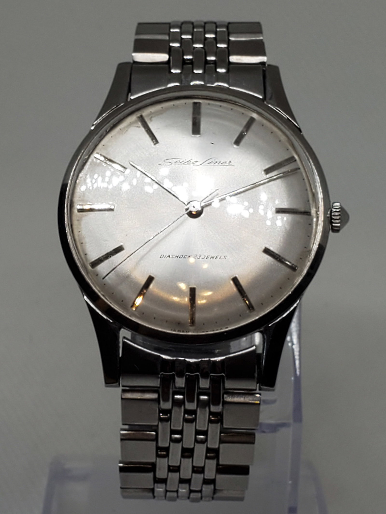 Seiko Liner Men's Watch, 1963 - Vintage Collection -: Discover timeless elegance with the Seiko Liner, a vintage masterpiece that blends sophistication with precision craftsmanship. This classic manual-wind dress watch features a sleek stainless steel ca