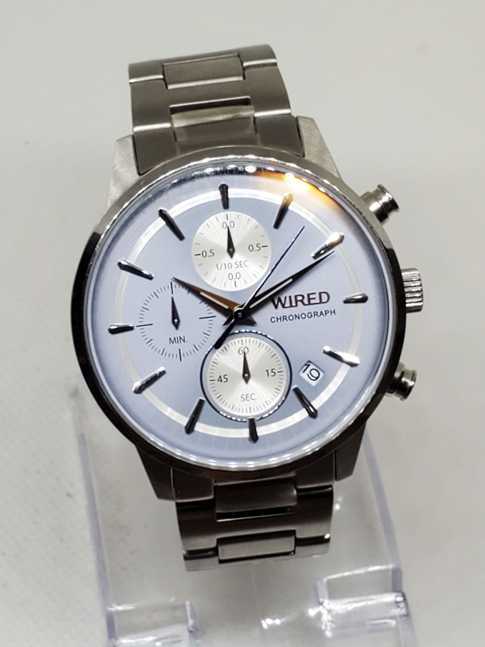 Seiko Wired Chronograph Watch, 2000s - Vintage Collection -: Working condition Seiko Wired VD57-KJD0. This sports watch boasts a robust silver-tone case and a sleek gray dial, making it both modern and versatile. Its practical features, including a date display