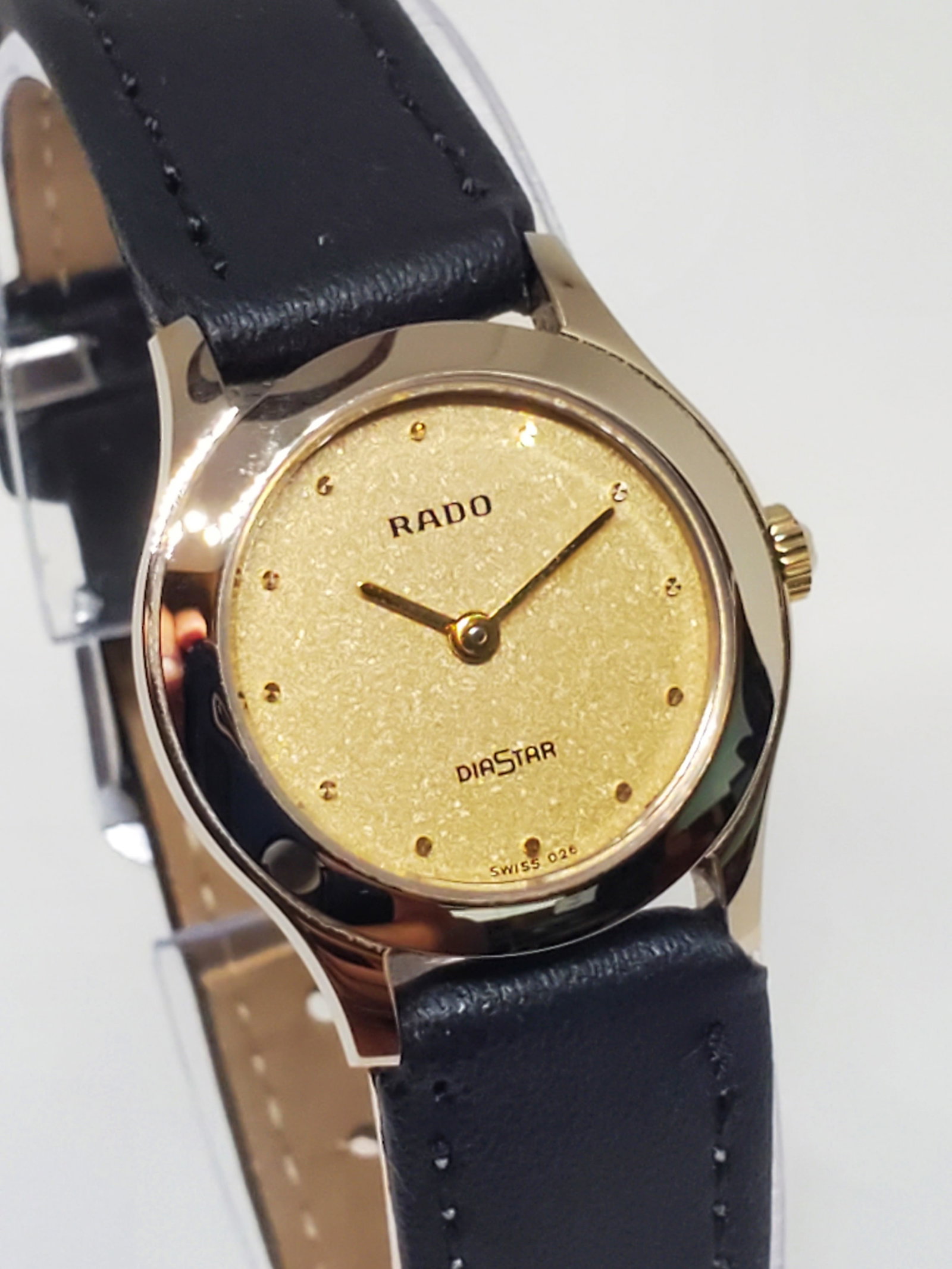 Rado DiaStar Tungsten Carbide 153.0406.3 Watch, 1980s - Vintage Collection -: Working condition Rado DiaStar 153.0406.3, a watch that beautifully blends luxury with practicality. This stunning timepiece features a round gold-plated case paired with a rich gold dial, exuding an 
