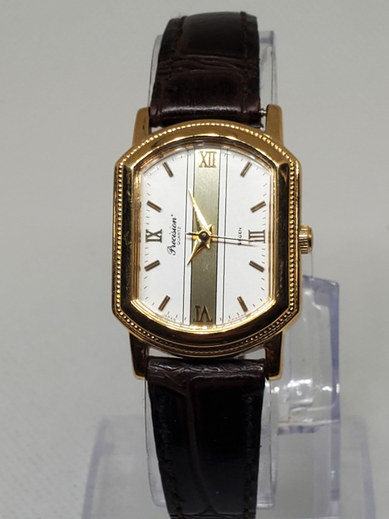 Gruen Precision Gold Plated Ladies Watch, 1990s - Vintage Collection -: Step into the world of timeless sophistication with the Gruen Precision 001-2035 -working-, a remarkable piece of horological history! Featuring a gold-plated case and a striking dial with gold marker