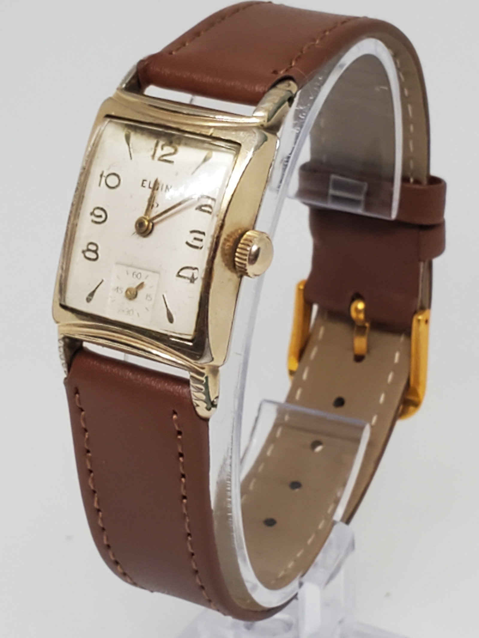 Elgin 6515 Gold Plated 18K Mechanical Watch, late 1940s: Elgin 6515 in working condition, a timeless piece of American watchmaking craftsmanship. This watch embodies elegance and prestige, featuring a rectangular white dial with a classic seconds sub-dial, 