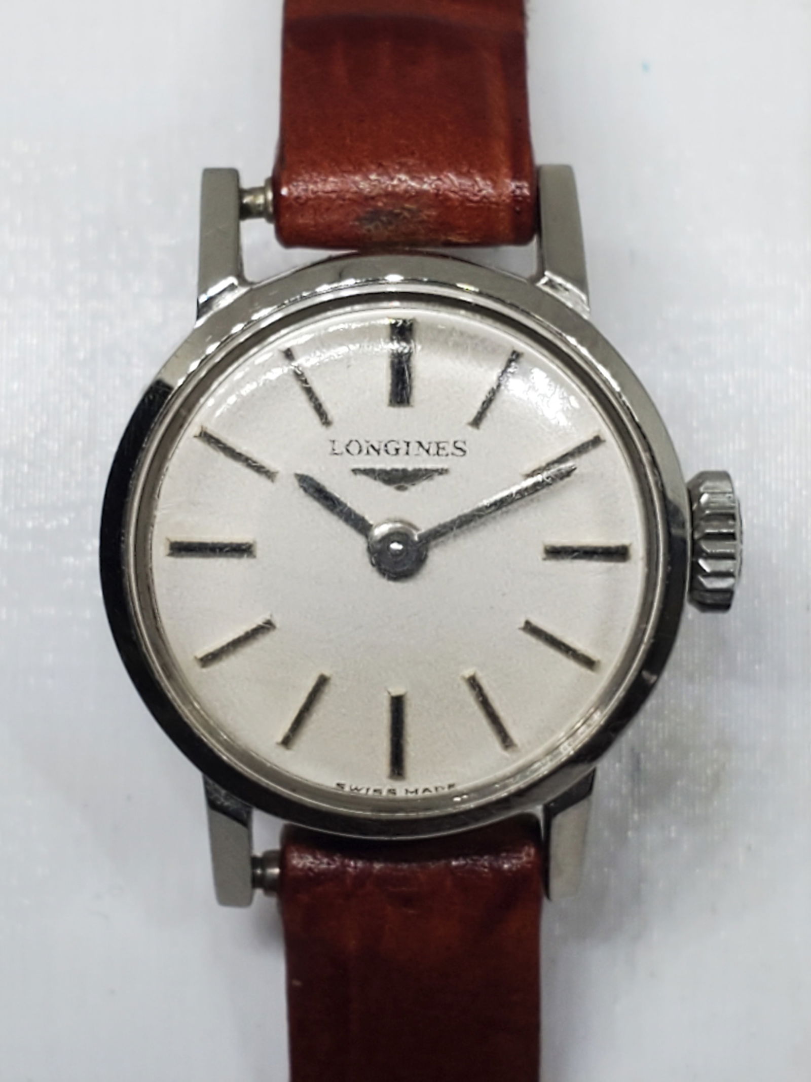 Longines White Dial Ladies Manual Watch, 1960s: Discover timeless elegance with this Longines ladies? dress watch, a refined piece that embodies the prestige and tradition of Swiss horology. Featuring a classic silver-tone stainless steel case pair