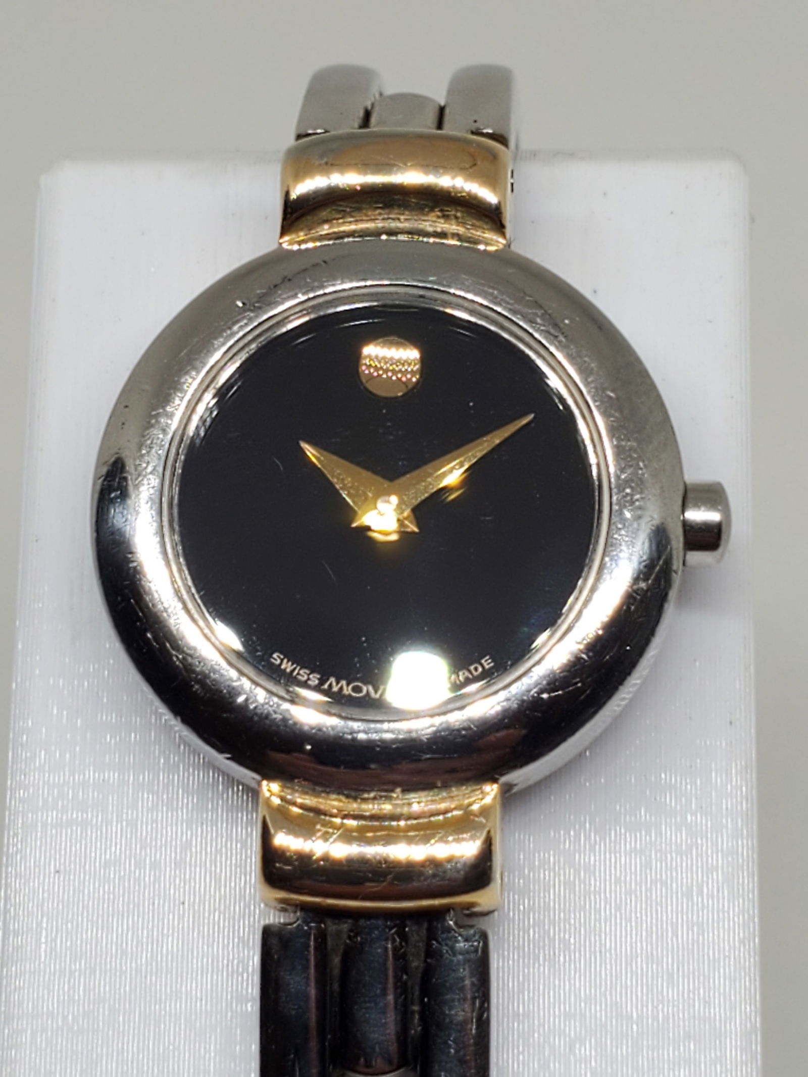 Movado Amorosa Ladies Watch, 2000s: Discover timeless elegance with the Movado Amorosa, a refined dress watch that speaks the language of minimalist luxury -running-. This exquisite timepiece runs on a precise quartz movement and featur