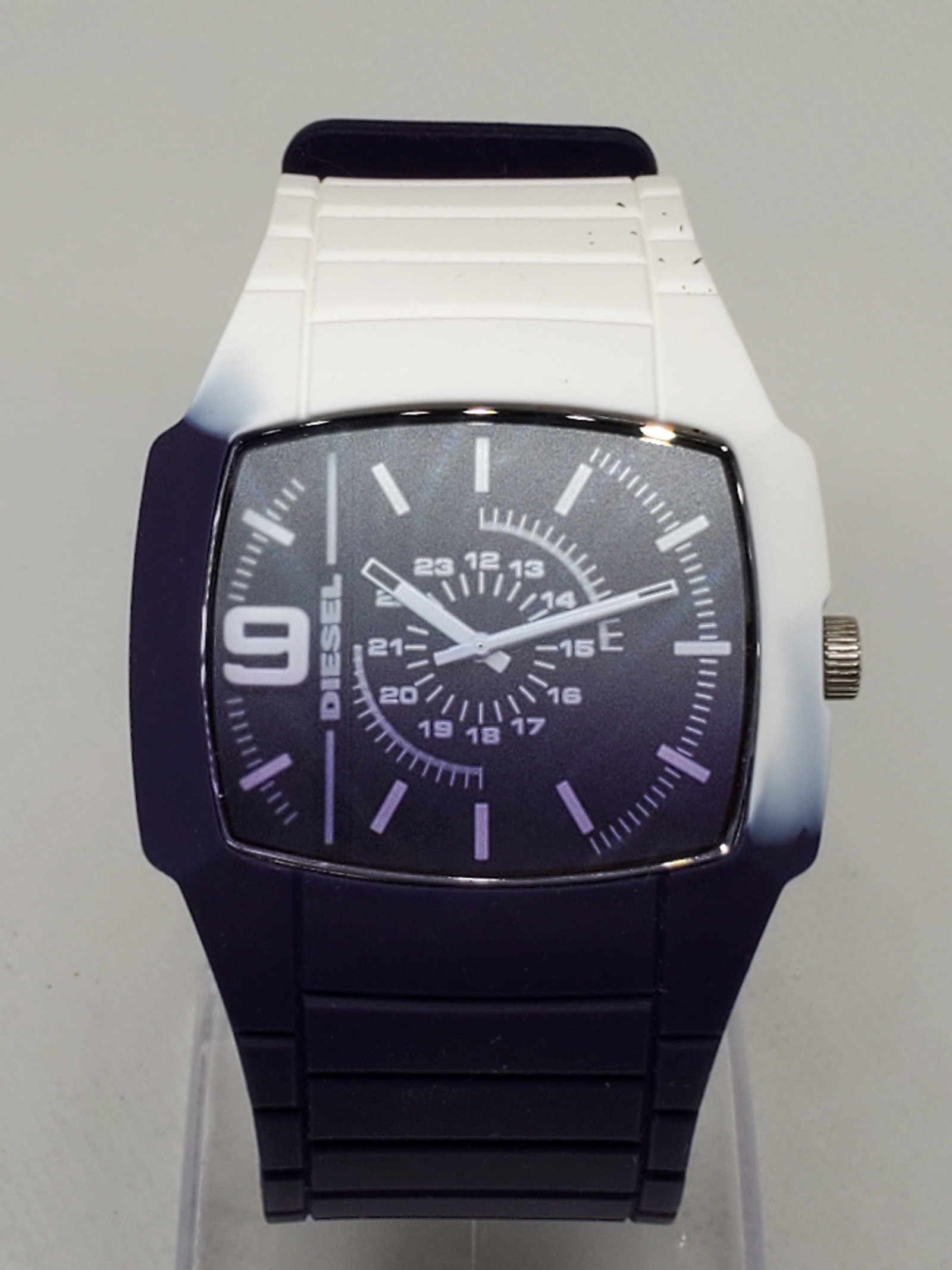 Diesel White-Purple Only the Brave DZ-1424 Watch, 2010s: Step up your wrist game with the Diesel DZ-1424 -running-, a bold and stylish timepiece that perfectly blends sports performance with urban edge. This quartz-powered watch features a sleek black dial 
