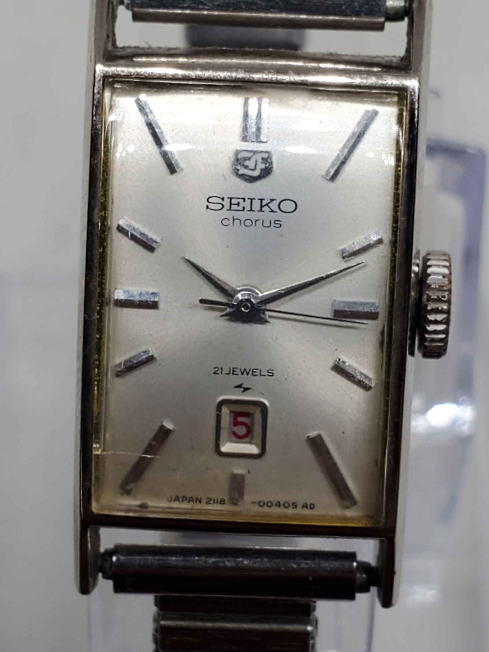 Vintage Seiko Chorus 2118-3200 Manual Dress Watch Silver Dial 21 Jewels, 1968: This vintage Seiko Chorus 2118-3200 exemplifies the refined elegance and durability that has made Seiko a trusted name among watch enthusiasts for decades. Featuring a sleek silver-tone rectangular ca
