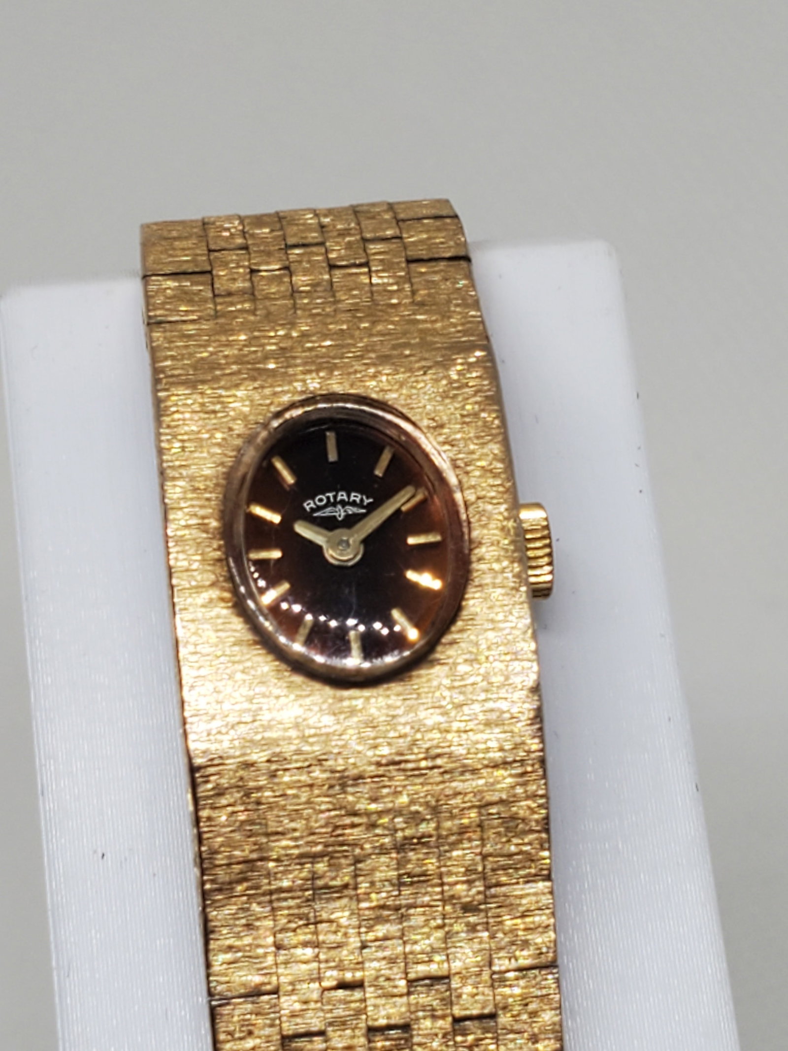 Rotary Gold Plated 14K Manual Watch with Box, 1970s: Working condition Rotary 930 Manual Watch, a masterpiece of luxury and timeless elegance. Featuring a gold-plated 14K case and a stunning maroon dial with delicate gold markers, this watch is a celebr