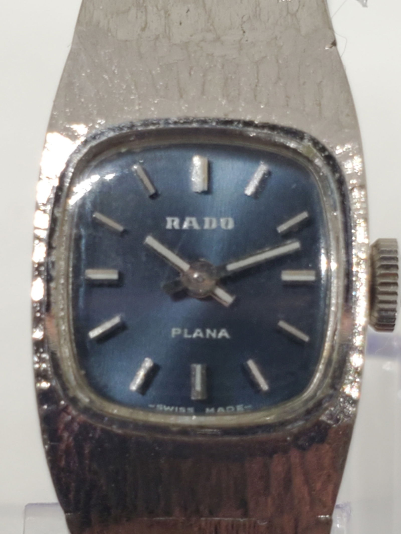 Rado Plana Silver Manual Watch, 1970s: Discover the timeless elegance of the Rado Plana (running), a vintage luxury watch that beautifully blends sophistication and heritage. This exquisite timepiece features a sleek silver-tone case that
