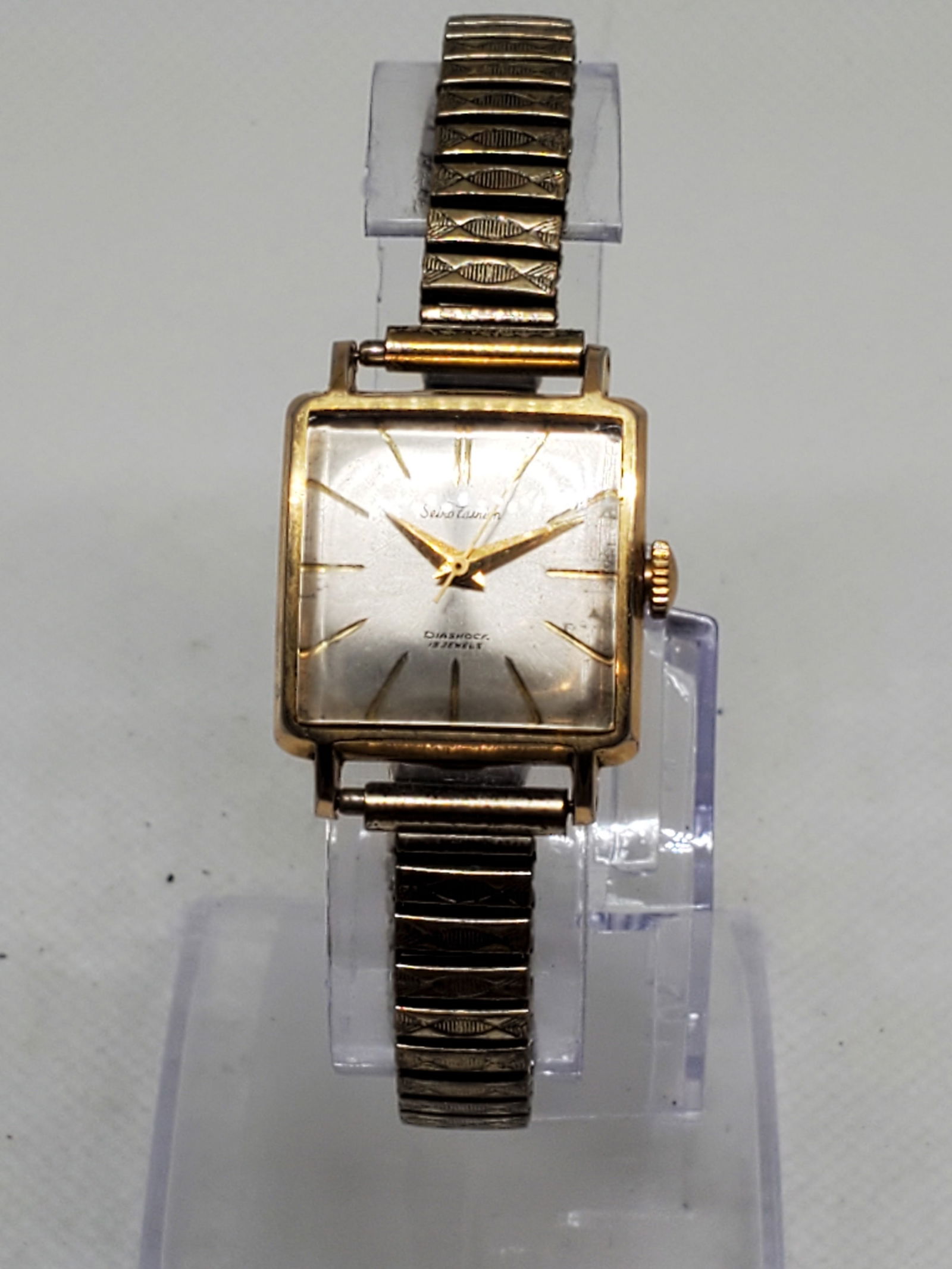 Vintage Seiko Fashion 5305P Manual Wind 19 Jewels Gold Plated Watch, 1960-1965: This elegant Seiko Fashion 5305P wristwatch embodies timeless sophistication and precision, a fine example of Seiko?s craftsmanship during its golden age of mechanical innovation. Featuring a manual m