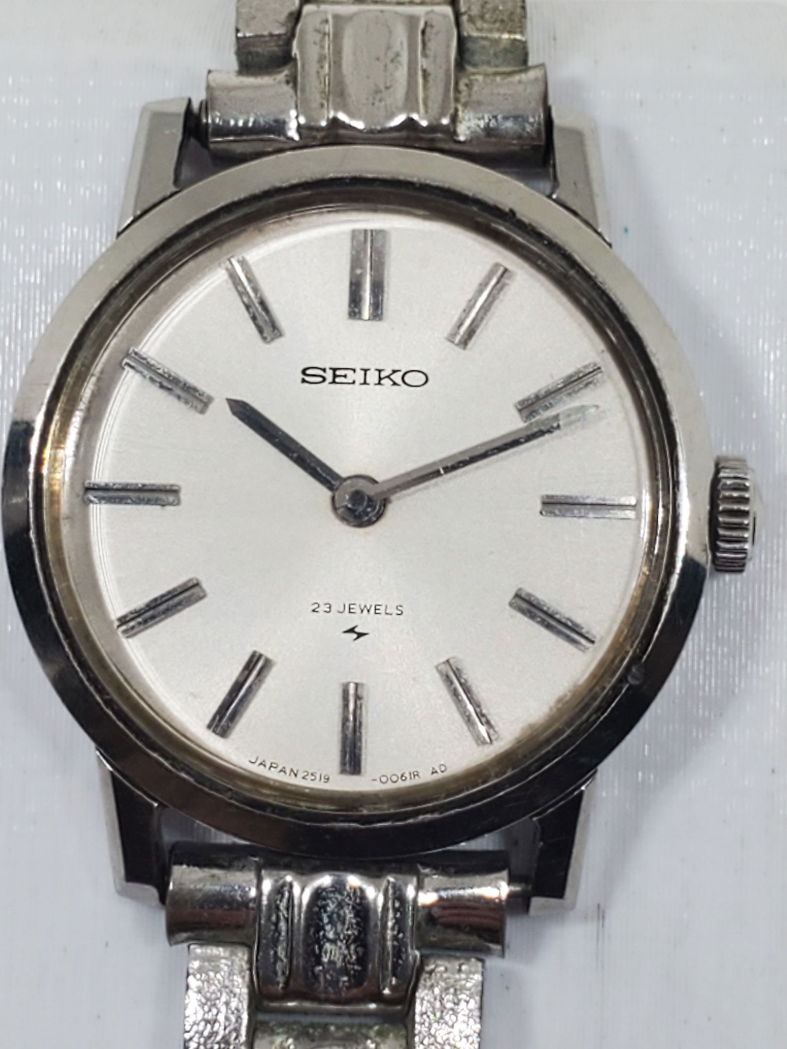 Vintage Seiko 2519-0062 Manual Wind 23 Jewels Silver Dial Women?s Watch, circa 1968-1972 (1 of 10)