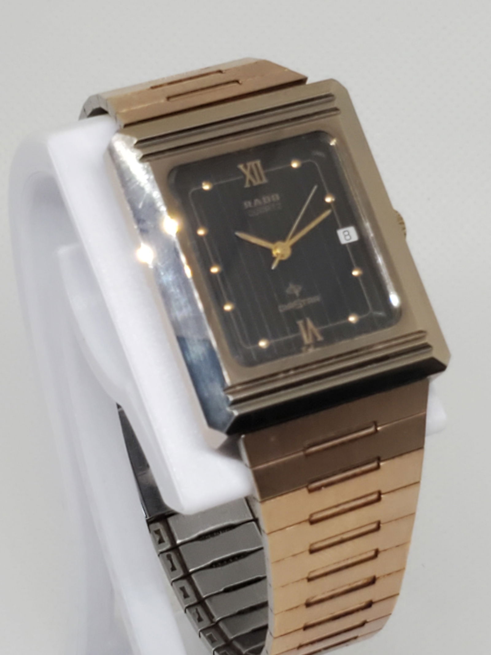 Rado DiaStar Tungsten Carbide Watch, 1980s: Working condition The Rado DiaStar 711.9502.3 embodies elegance and innovation, making it a must have for luxury watch enthusiasts. With its Tungsten carbide square case, this model offers unmatched d