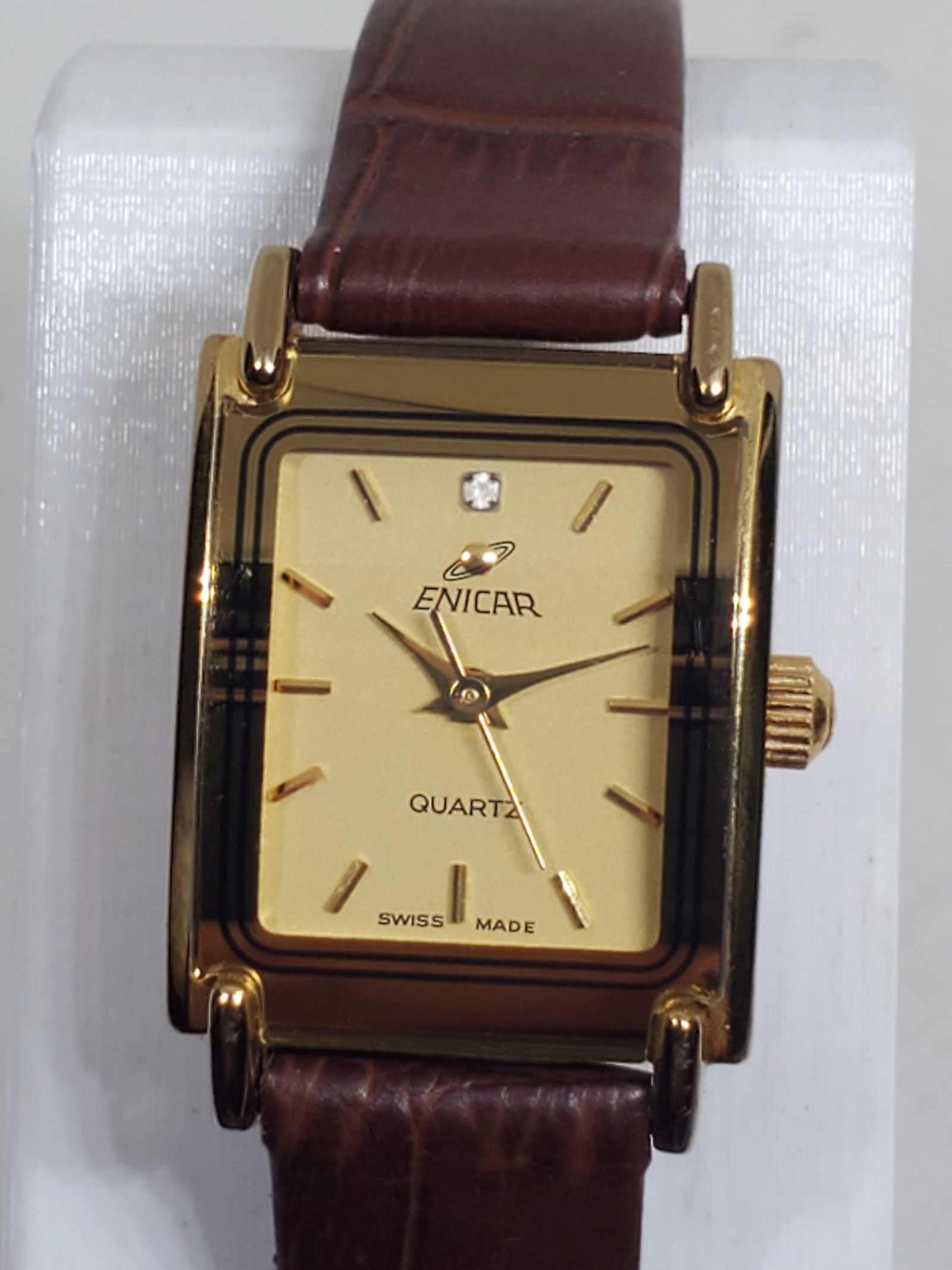 Elegant Enicar 980.9931L Gold Plated Swiss Quartz Dress Watch 19x22mm, late 1980s to early 1990s: This elegant Enicar 980.9931L quartz wristwatch showcases the refined Swiss craftsmanship and timeless aesthetic that have defined the brand since its founding in 1913 by Ariste Racine in La Chaux de