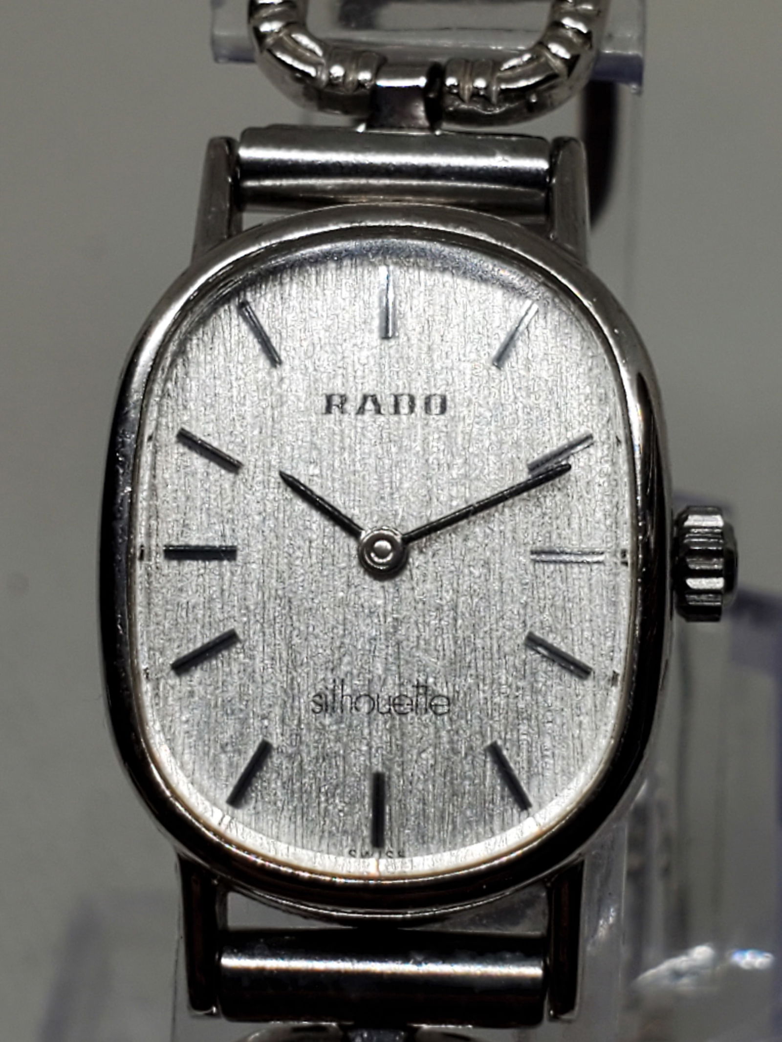 Rado Silhouette Brushed Silver Tone Ladies Manual Watch, 1970s: Working condition Rado Silhouette, a luxury timepiece that blends minimalist elegance with the prestige of Swiss watchmaking. Featuring a brushed silver tone dial, this watch embodies sophistication,
