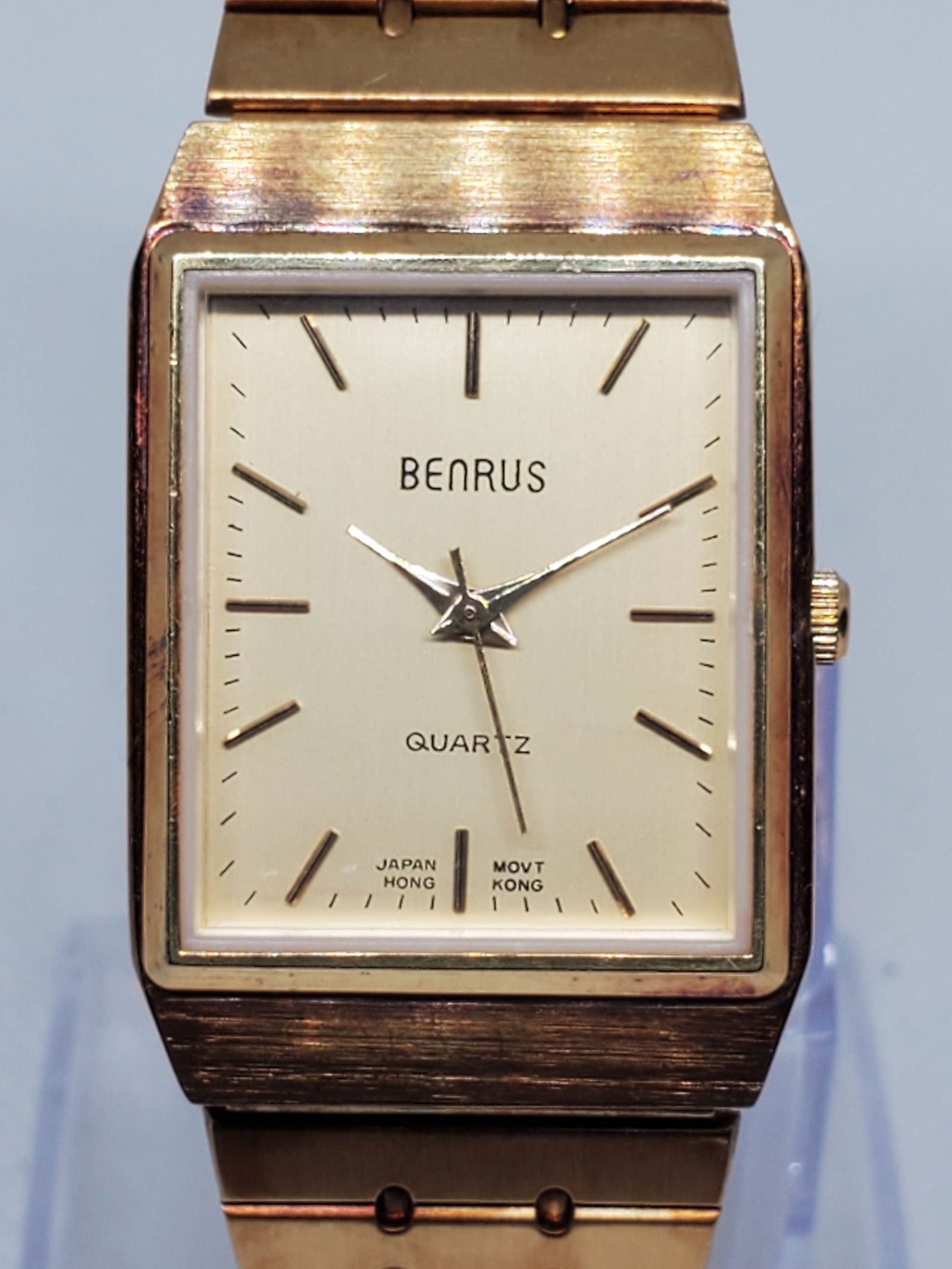Vintage Benrus Quartz Gold Plated Dress Watch Rectangular Case 25x35mm, 1980s: This vintage Benrus quartz dress watch exemplifies understated elegance and timeless prestige, perfect for collectors and enthusiasts of refined horology. Featuring a gold plated rectangular case pair