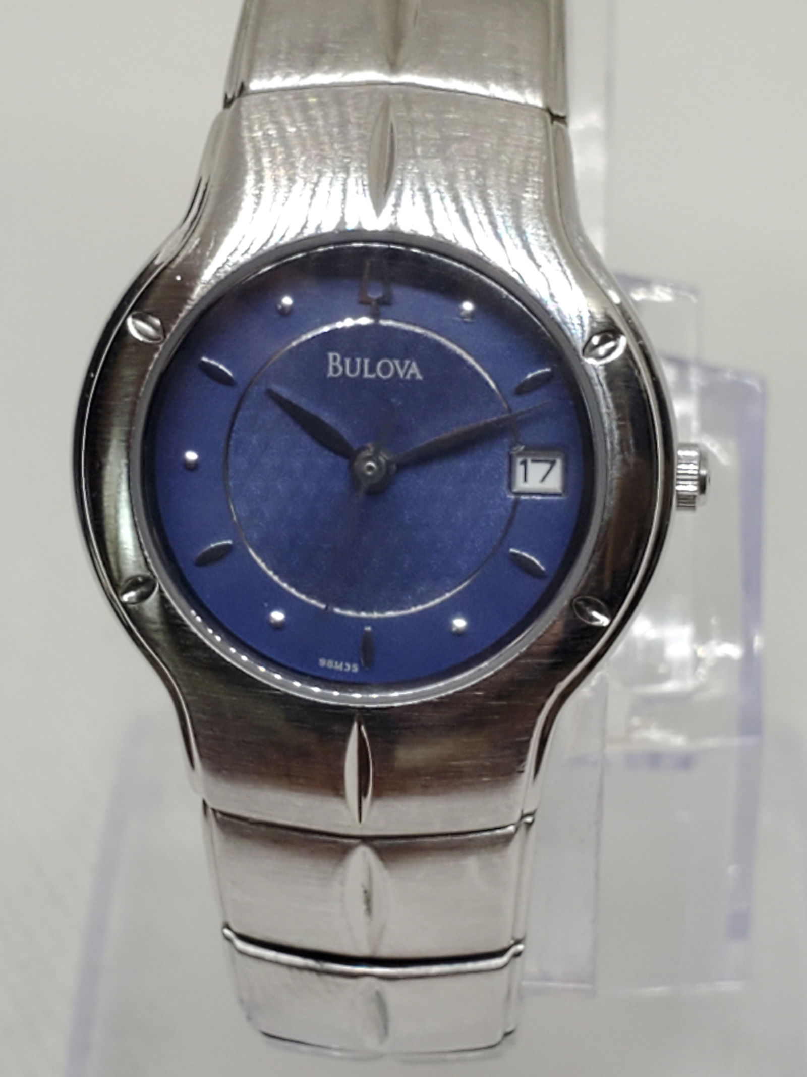 Bulova Ladies Watch, 1990s: Bulova A3 in working condition, a timepiece that seamlessly blends elegance and functionality. Featuring a sophisticated silver tone case complemented by a striking blue dial, this dress watch is desi