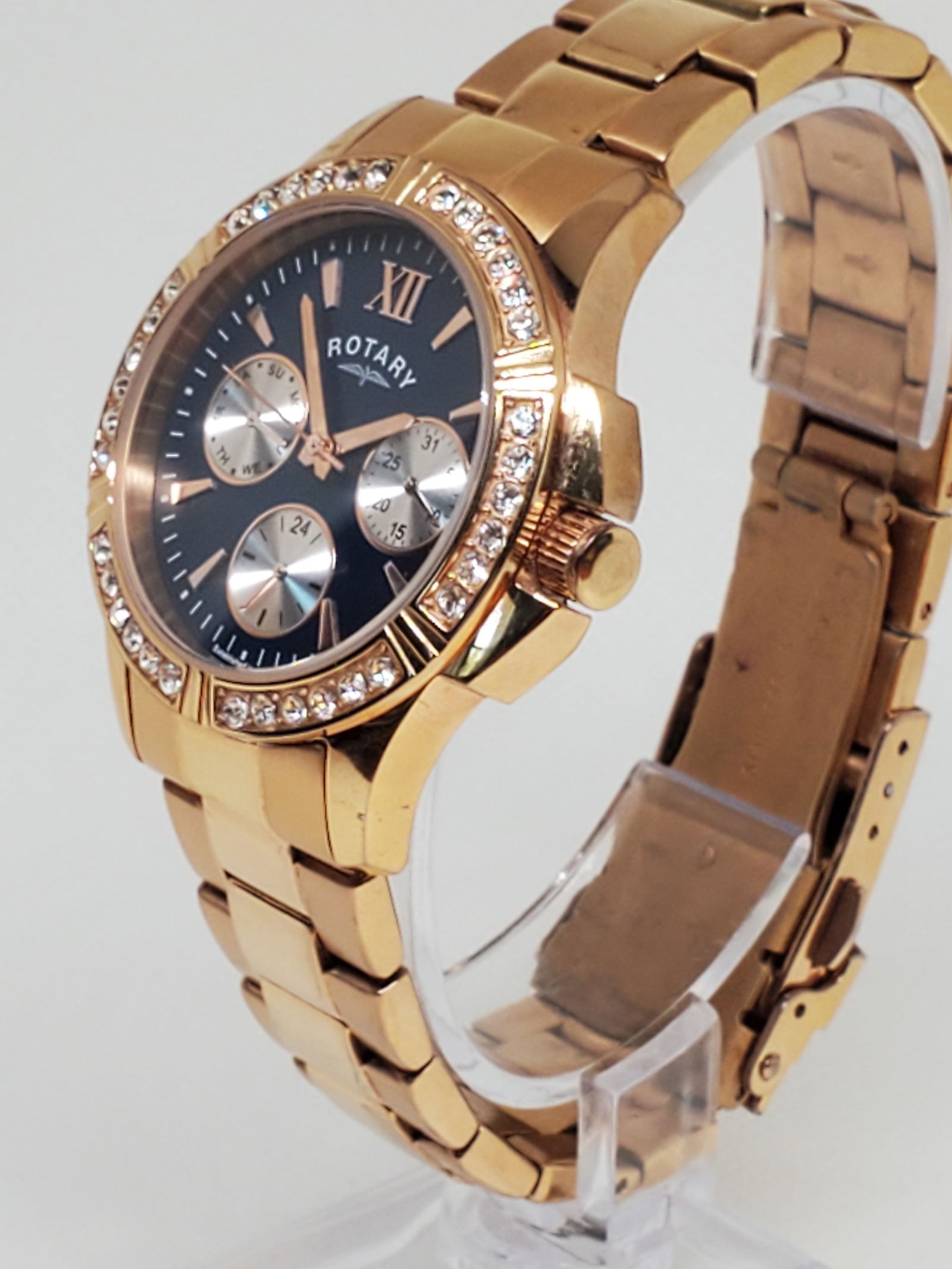 Rotary Rose Gold Watch with Crystals, 2000s: Rotary LB00162 in working condition, a stunning dress watch that blends timeless beauty with modern functionality. This rose gold timepiece captivates with its crystal adorned bezel, adding a touch of