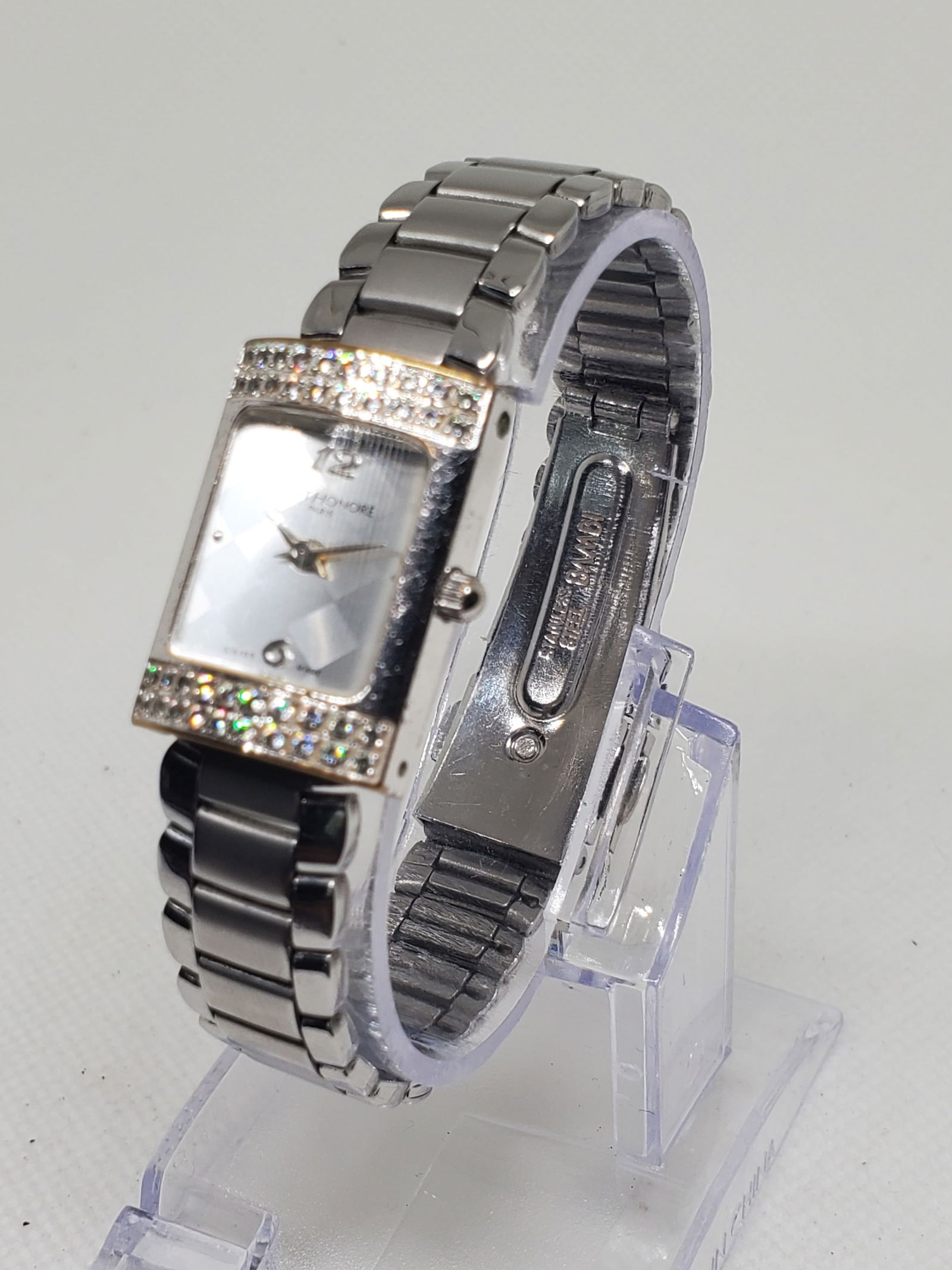 Elegant Saint Honore Paris Crystal Bezel Ladies Dress Watch 18x25mm Swiss Made, 1990s: This Saint Honore Paris 711235.2 H00 ladies dress watch blends Parisian elegance with Swiss watchmaking prestige, offering a refined accessory ideal for daily sophistication or evening wear. Known for