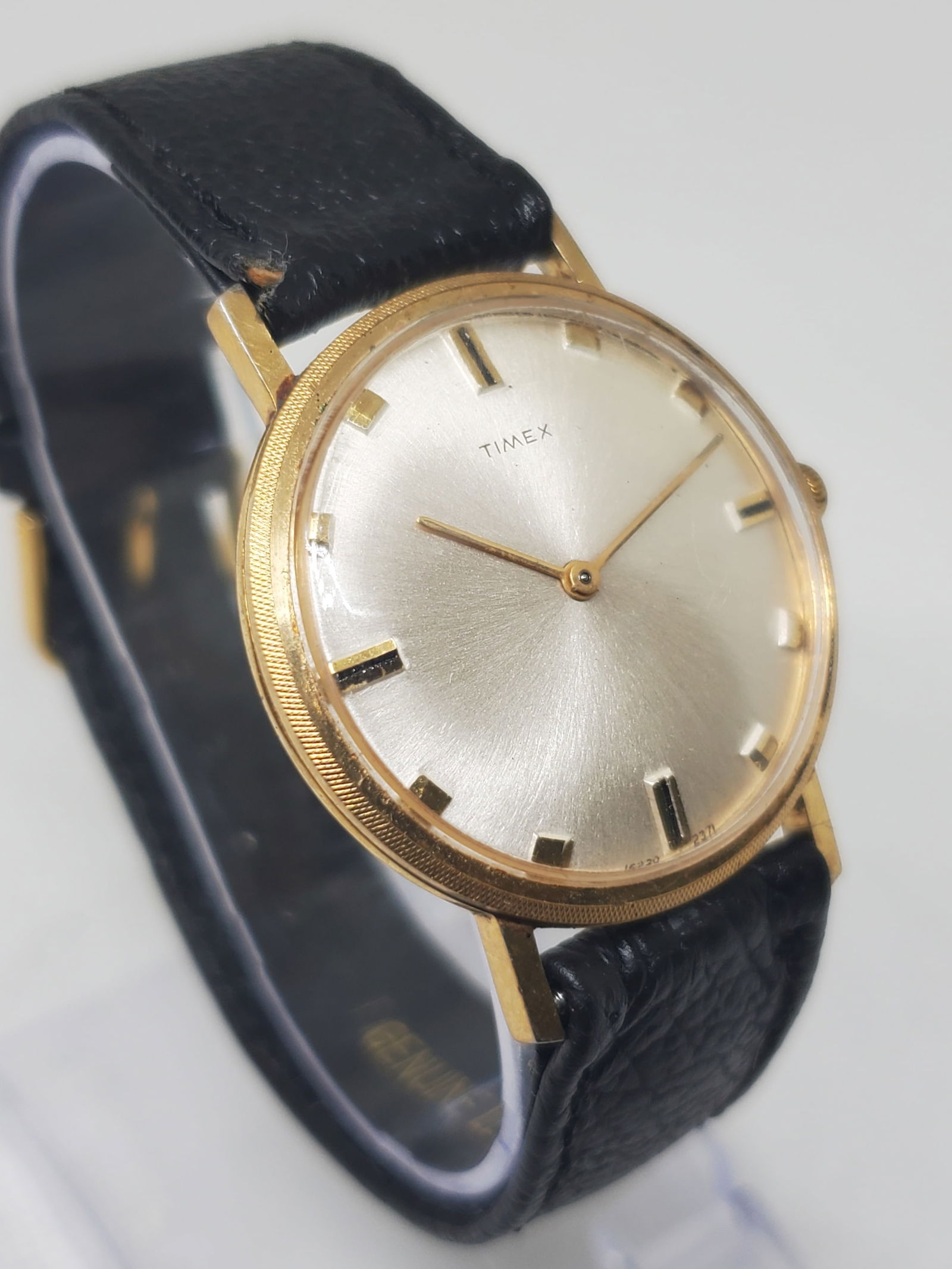 Vintage Timex Mercury Water Thin Manual Wind Gold Dress Watch 33mm Classic, 1971: This elegant Timex Mercury Water Thin 16220 2371 manual wind dress watch embodies classic prestige and everyday usability, showcasing a gold plated case and a refined silver starburst dial that delive
