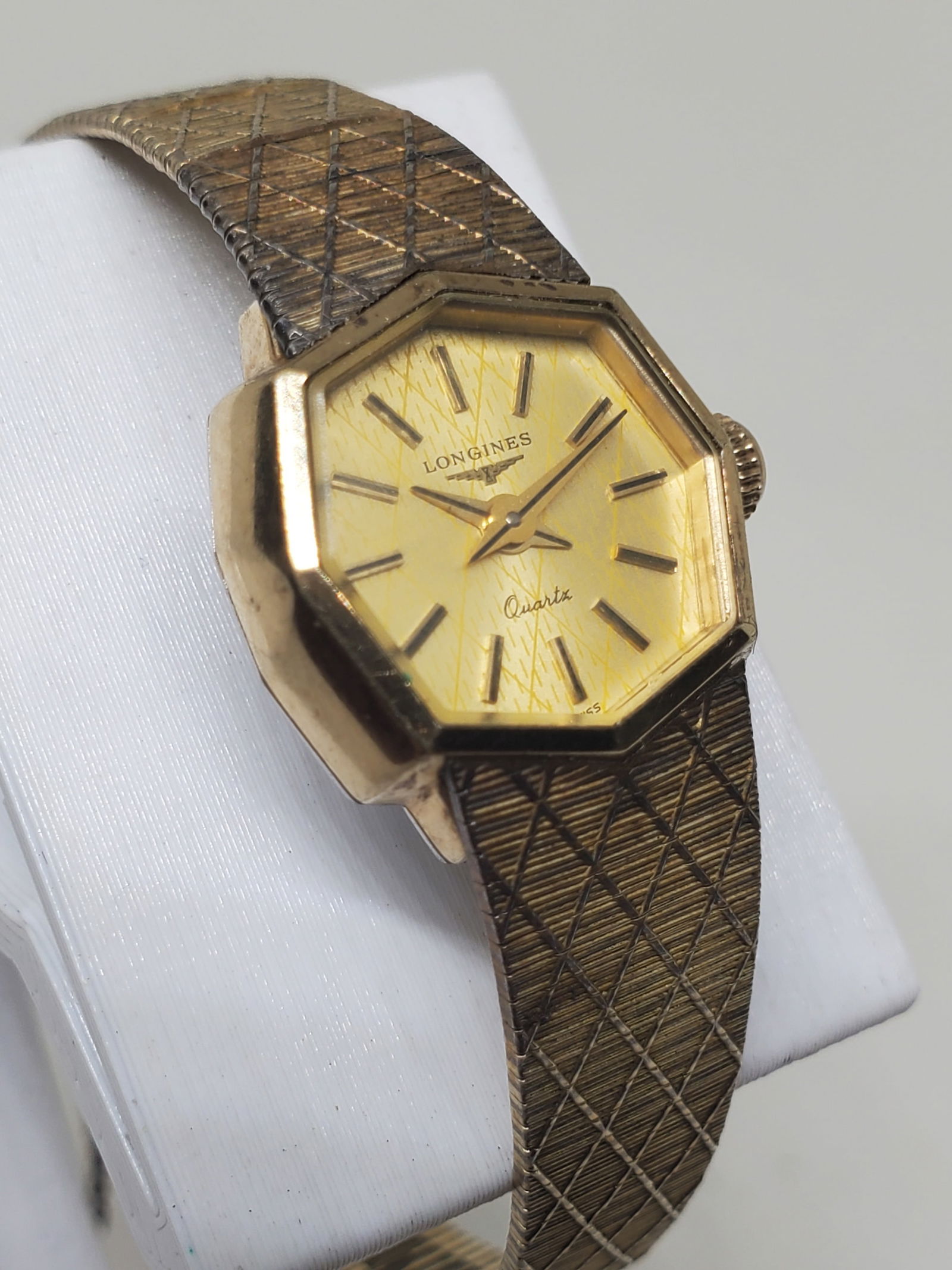 Vintage Longines Quartz Octagonal Gold Dress Watch Swiss Elegance, 1980: This elegant Longines ST 8105 1960 dress watch showcases timeless Swiss prestige with a refined gold plated octagonal case, a warm gold dial, and matching gold markers that reflect classic sophisticat