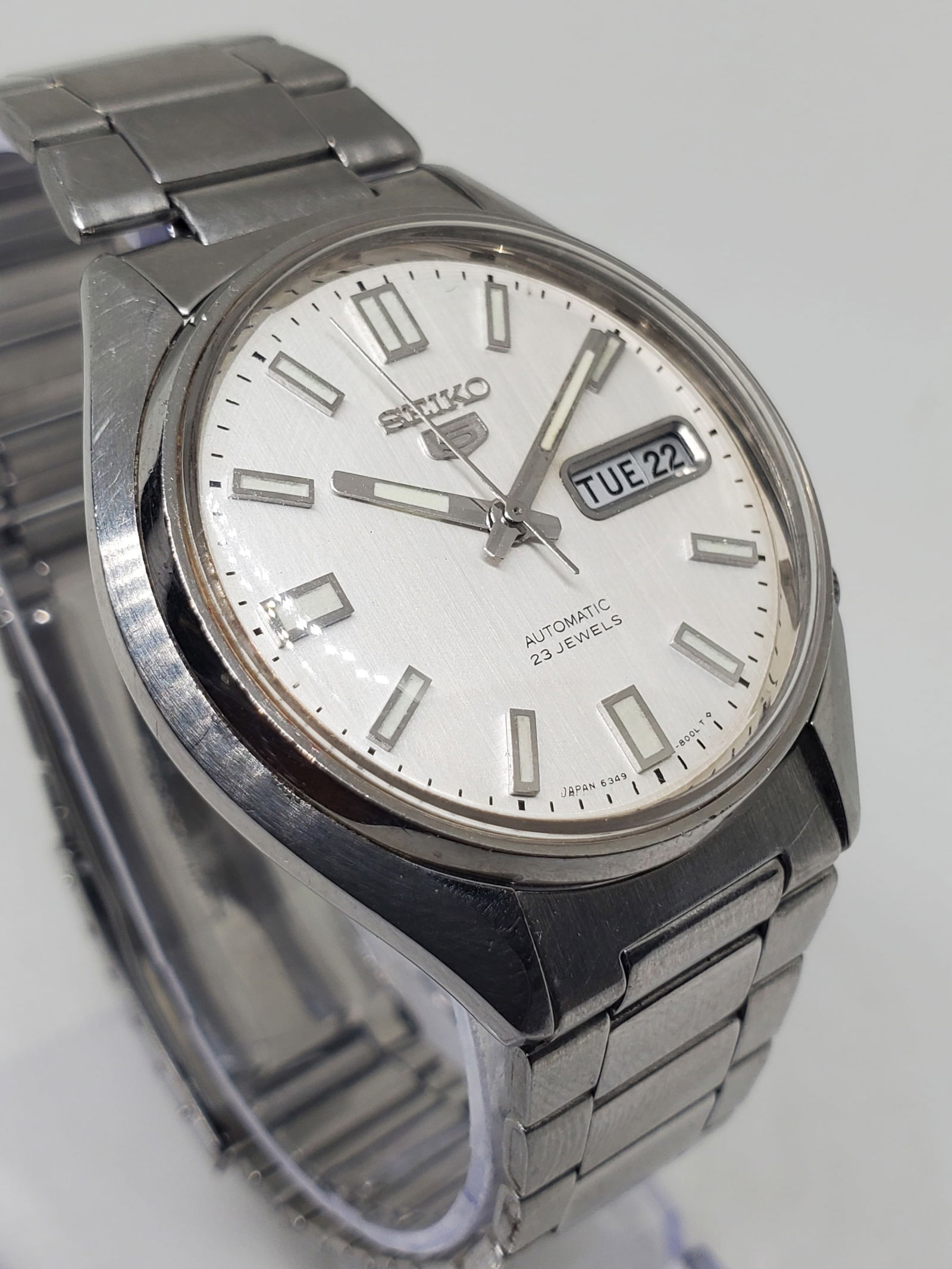 Seiko 5 Automatic Silver Dial Day Date Vintage Mens Watch 37mm, April 1972 (1 of 15)