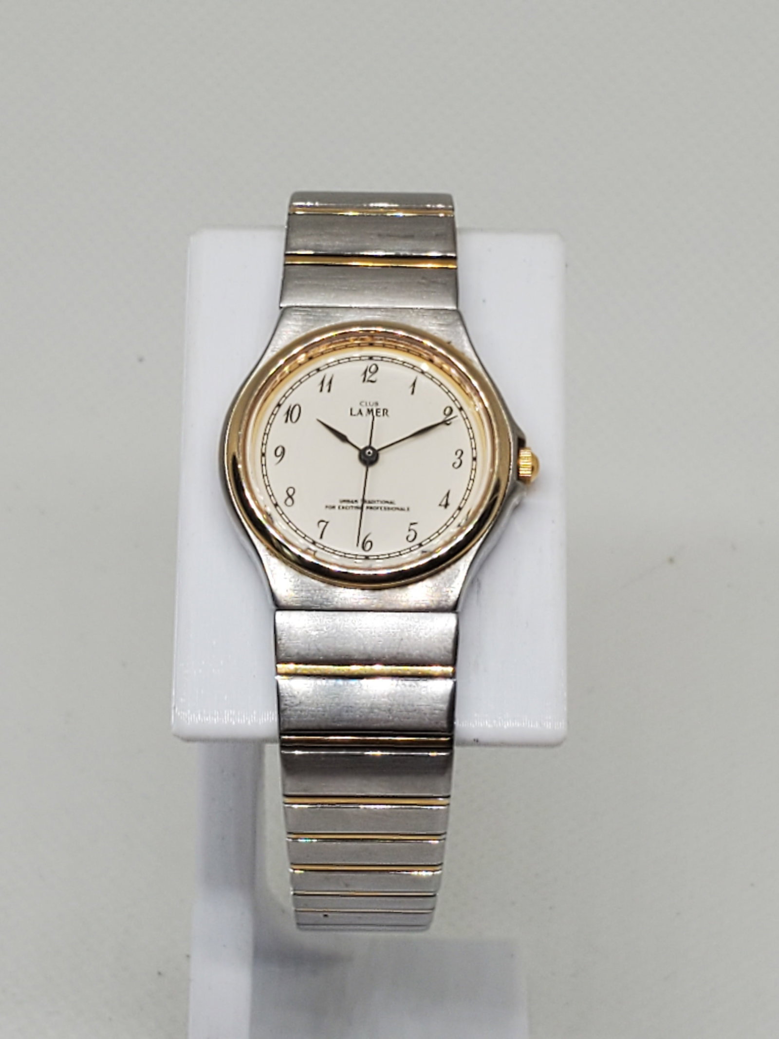 Citizen Club La Mer Noli Metuere (No Fear), 1990s: A refined symbol of elegance, this Citizen Club La Mer Noli Matuere running exudes timeless prestige, La Mer (the sea), Noli Metuers (no fear). With its dual tone design, gold plated bezel, and polish