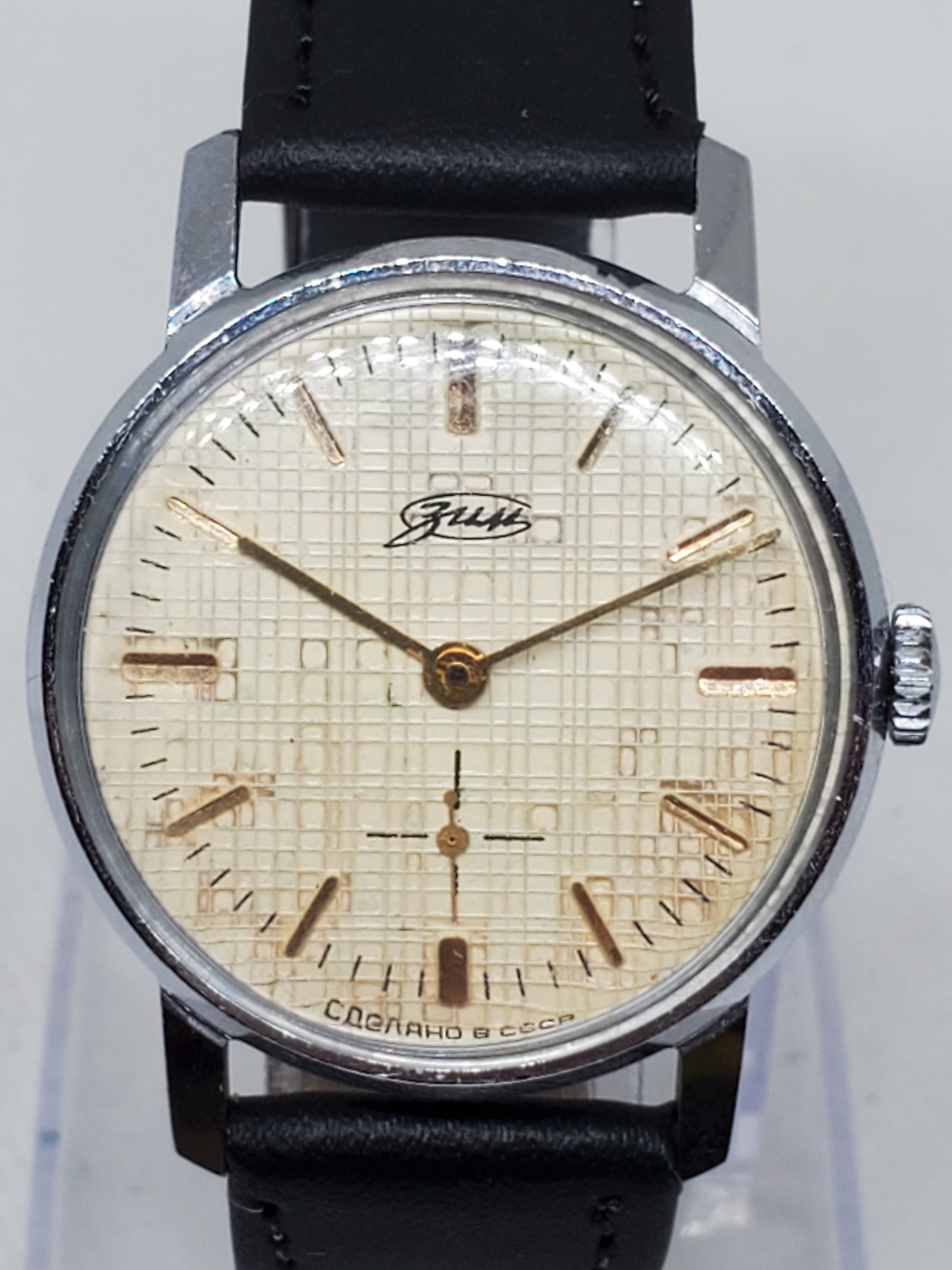 Vintage ZIM Pobeda 2602 Classic Soviet Watch Manual Wind USSR 34mm Working, late 1970s to early: This vintage ZIM Pobeda 2602 Classic watch captures the essence of Soviet-era craftsmanship, combining simplicity and durability with timeless elegance. The watch features a silver-tone round case wit