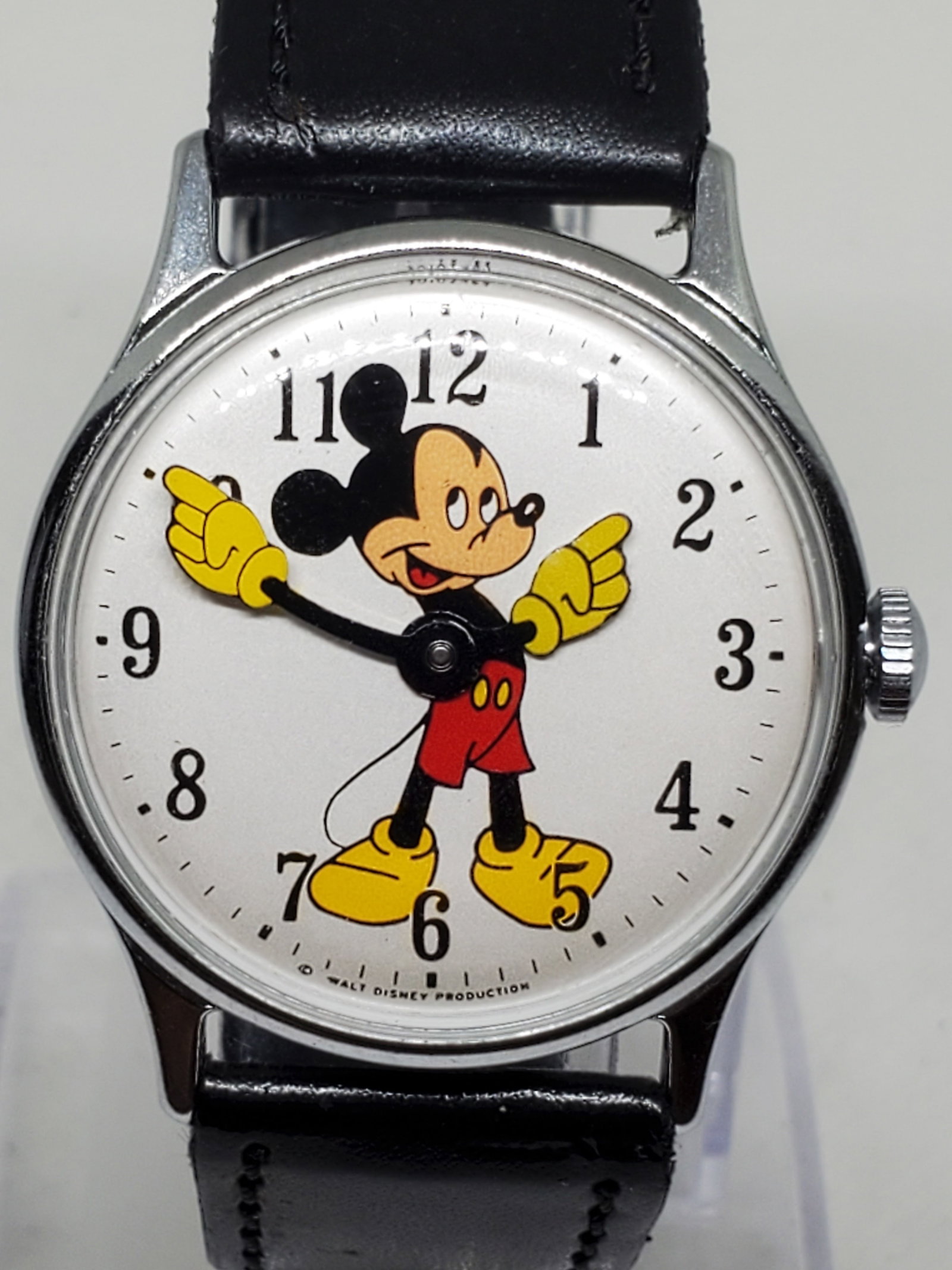 Vintage Ingersoll Mickey Mouse Manual Wind Watch Walt Disney 32mm Working, 1970s: This charming vintage Ingersoll Walt Disney Productions watch features the iconic Mickey Mouse character, whose arms move to indicate the time ? a delightful combination of nostalgia and functionality