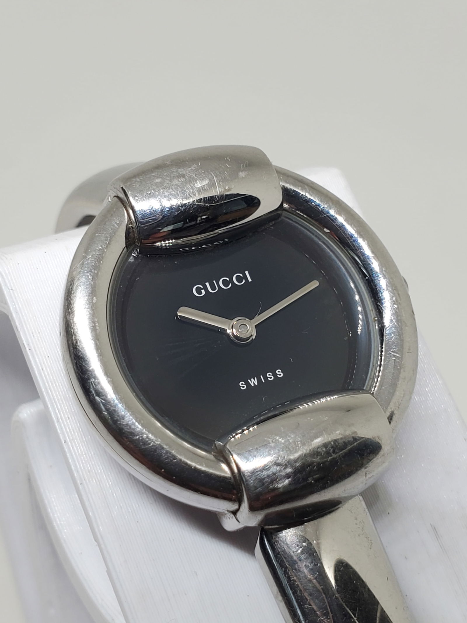 Gucci 1400L Swiss Quartz Black Dial Silver Bangle Dress Watch, 1990s: This Gucci 1400L dress watch embodies understated elegance and modern prestige, reflecting the refined design language that made the brand an icon of Italian luxury. Founded in 1921 in Florence by Guc