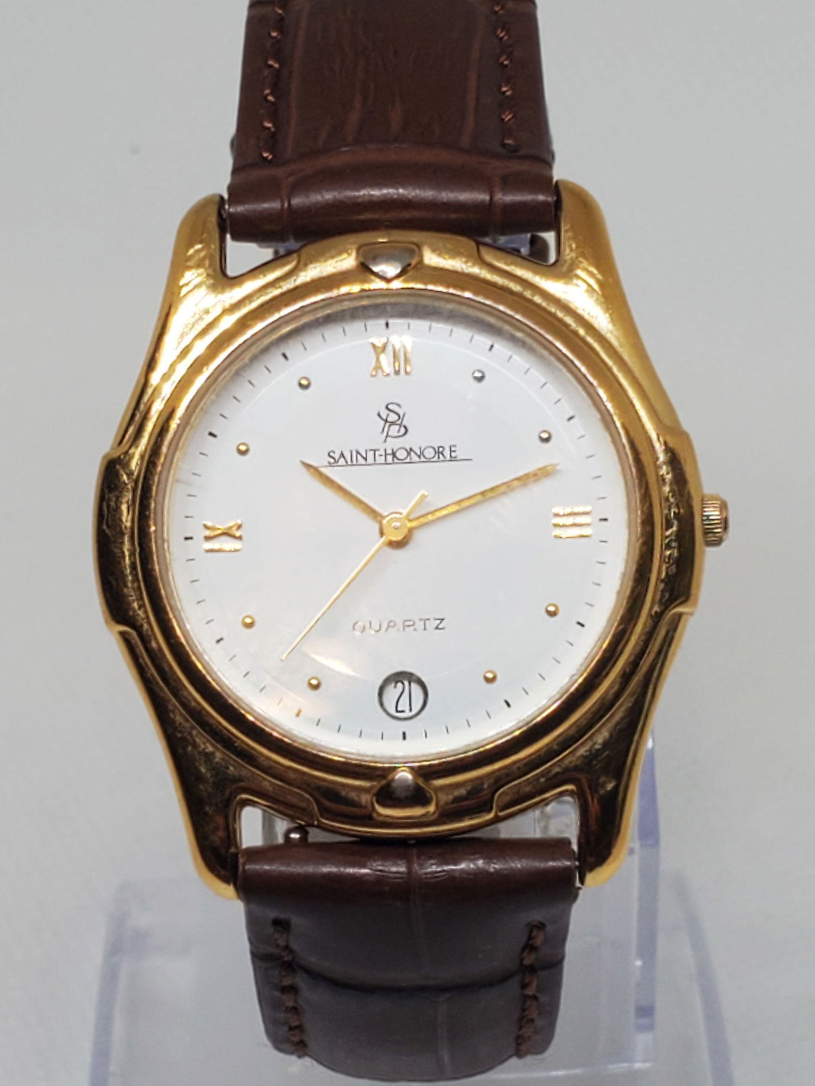 Saint Honore 18K Gold Plated Plated Unisex Watch, 1990s: Experience the timeless elegance of the Saint Honore 805003.3 K4 in working condition, a luxury Swiss timepiece that embodies prestige and sophistication. This exquisite watch features an 18K gold pla