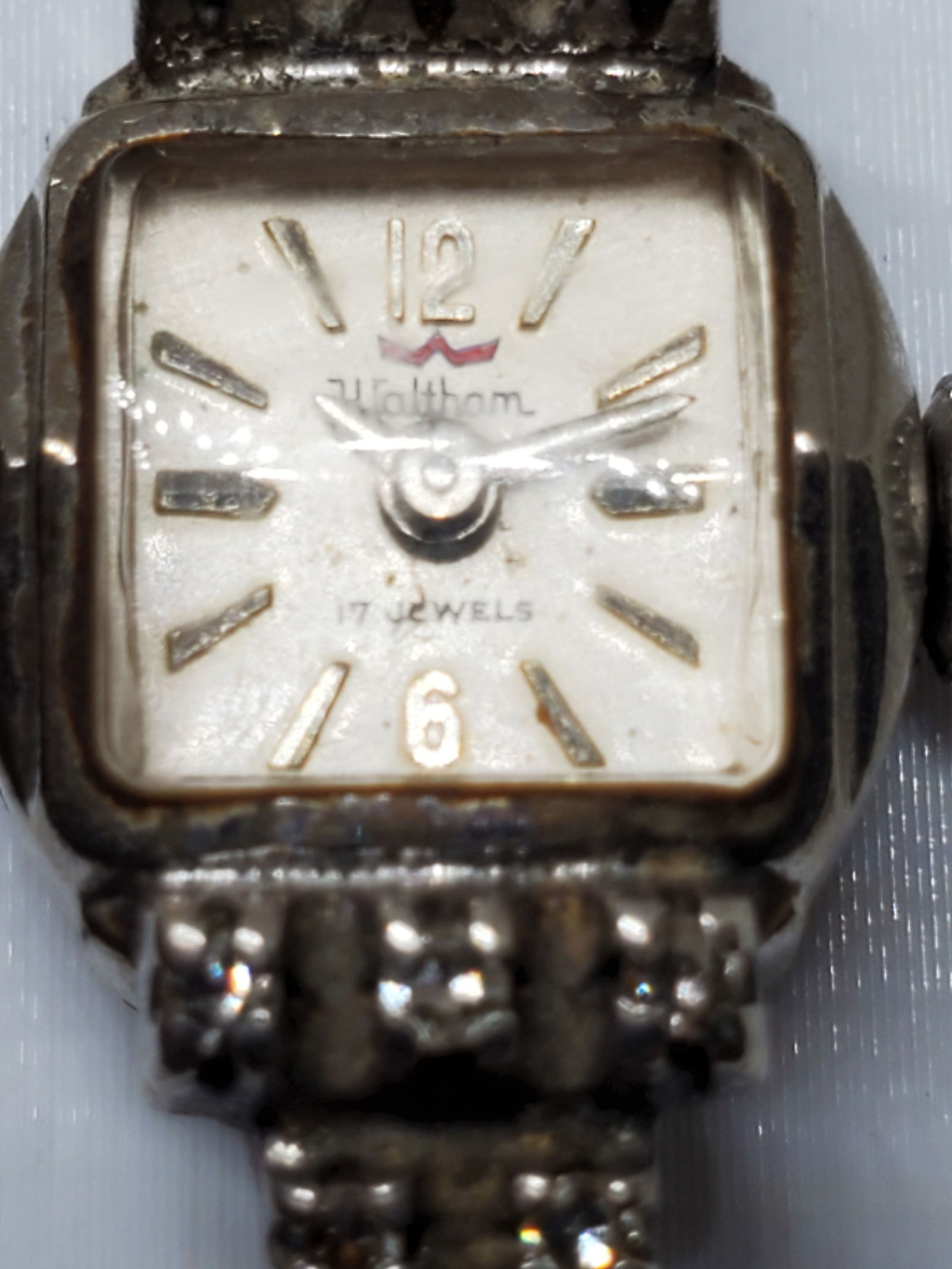 Waltham Rolled Gold Plated with 12 Diamonds Watch, Manual, 1940s: Working condition Waltham 12 Diamond Luxury Timepiece, a refined symbol of elegance and historic prestige. This watch embodies the luxurious quality that vintage collectors adore, with its white gold
