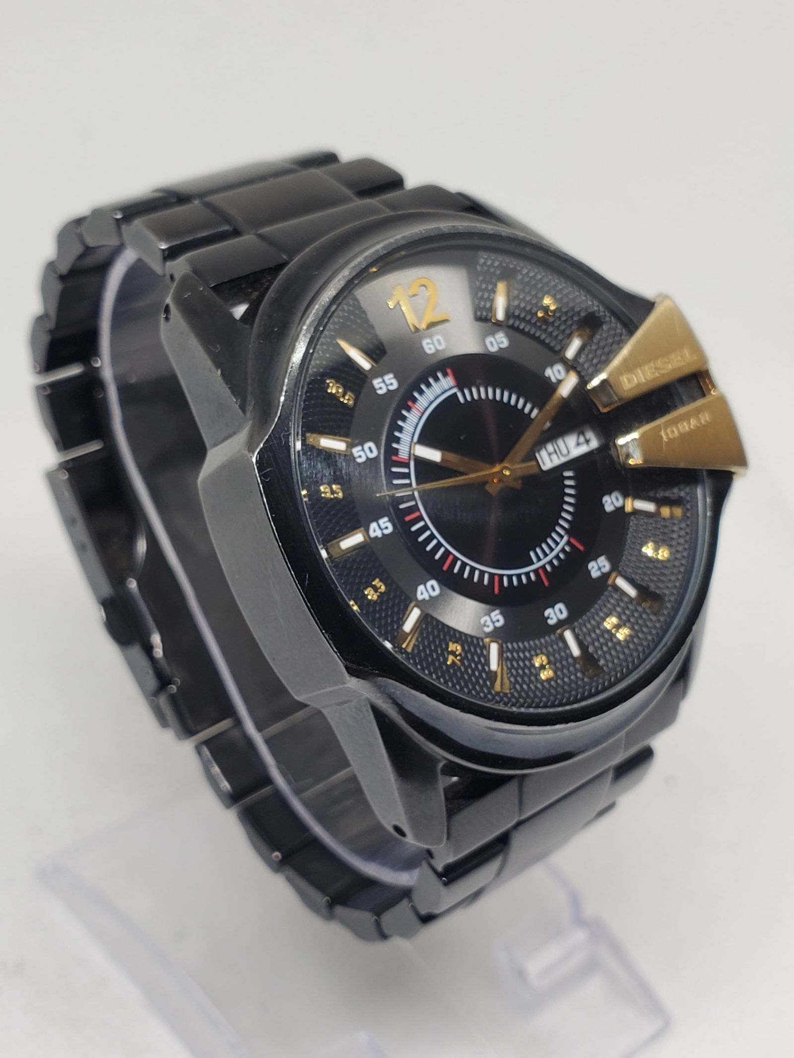 Diesel DZ1209 Black Gold Sport Watch 41mm Men?s Stainless Steel, 2010 to 2013: This Diesel DZ1209 sports watch embodies the bold, industrial elegance that has made Diesel a global style icon since its founding by Renzo Rosso in 1978 in Molvena Italy. Known for its edgy designs a