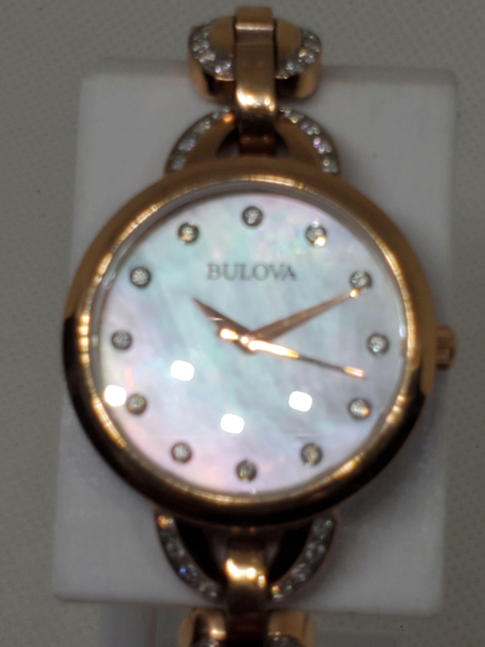 Bulova Crystal 98L207 Rose Gold Women?s Watch Mother of Pearl, 2000s (1 of 11)