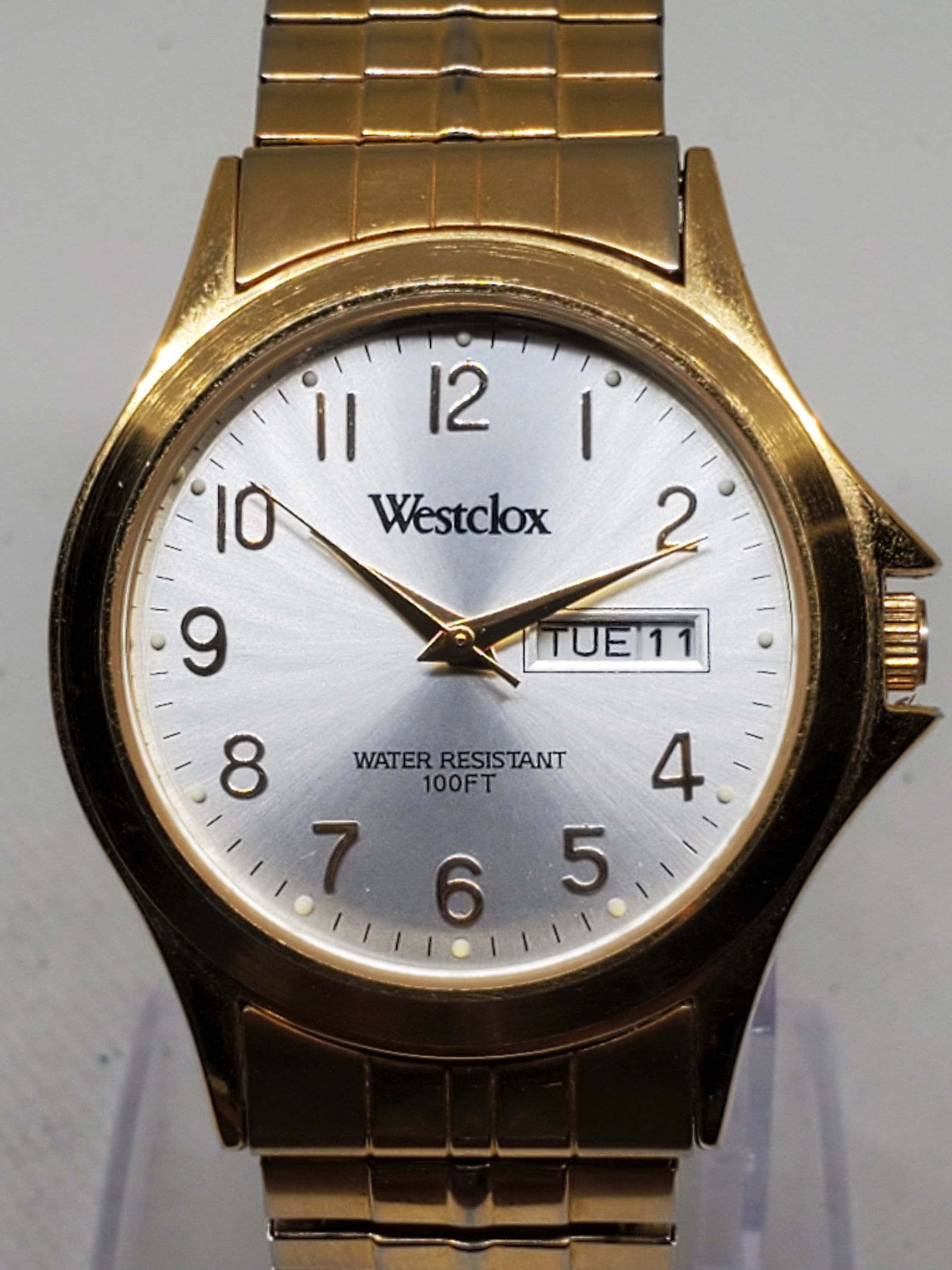 Vintage Westclox WX118 Gold Tone Quartz Watch with Box Day Date, 1990s: This elegant vintage Westclox WX118 quartz wristwatch embodies timeless sophistication and reliability. Featuring a radiant gold plated case paired with a refined sunburst silver dial, it displays bot
