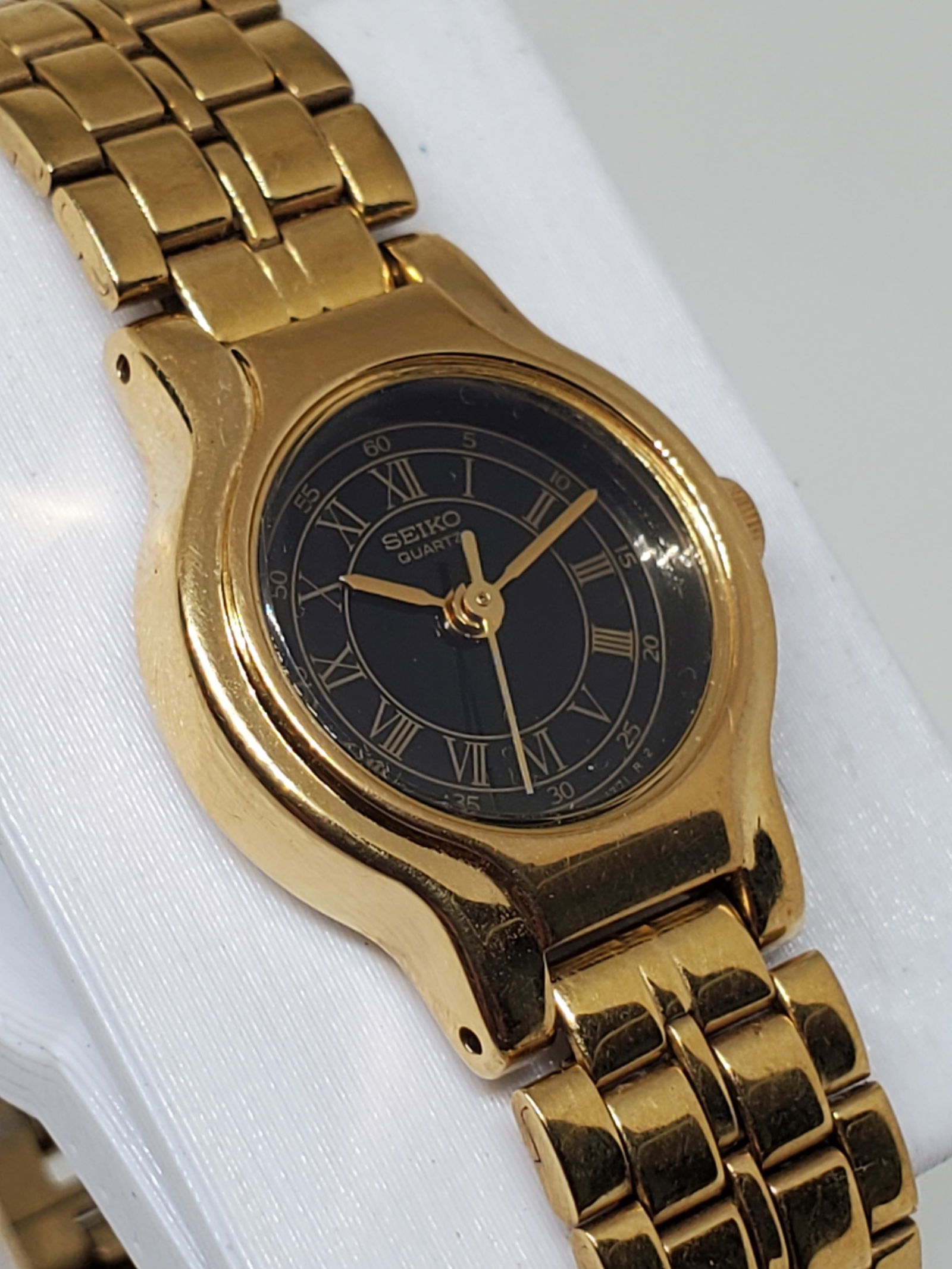 Vintage Seiko Quartz V401 Roman Numerals Gold Tone Dress Watch 1982, Working (1 of 11)
