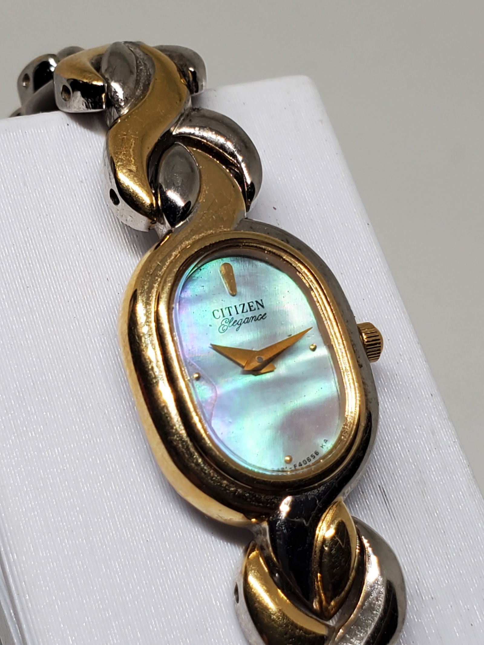 Citizen Elegance Mother of Pearl Dial Dual Tone Ladies Quartz Watch, 1998 to 2002, Working: This elegant Citizen Elegance ladies watch reflects the brand?s long standing reputation for refined design, precision, and durability. Founded in 1918 in Tokyo, Japan, Citizen has become one of the w