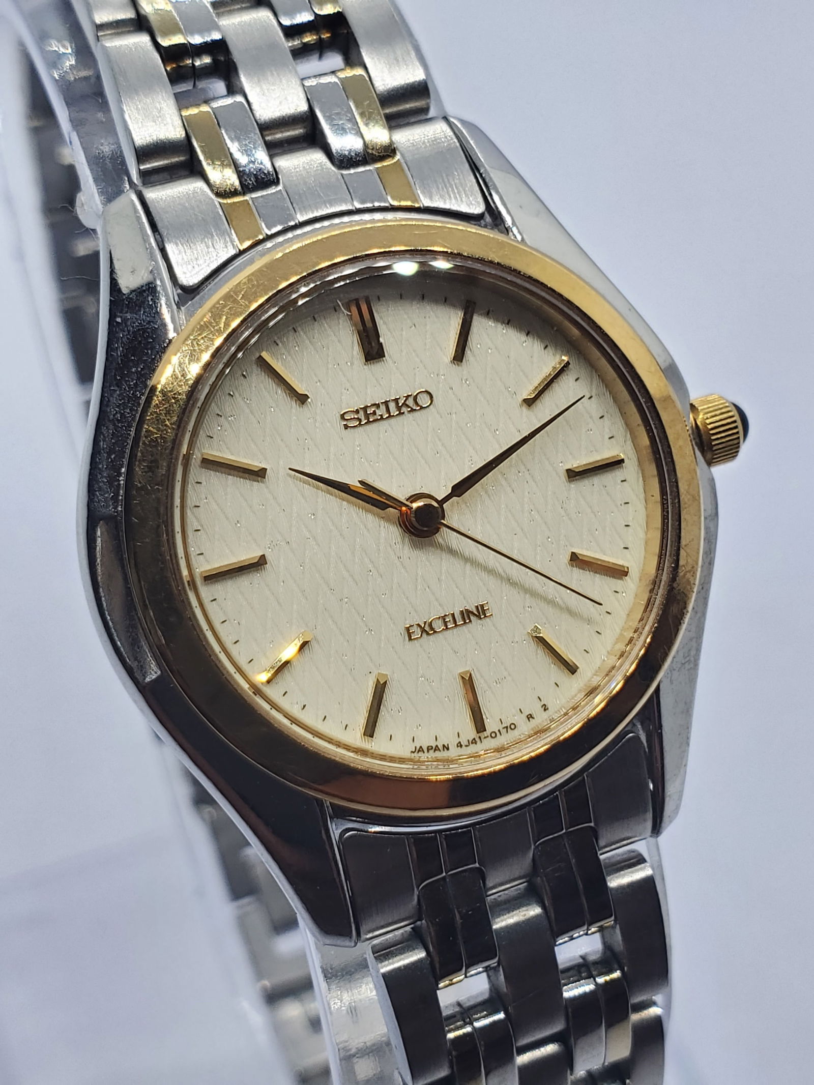 Vintage Seiko Exceline Two Tone Quartz Dress Watch 25 mm Japan, 2000, Working: Elegant and refined, this Seiko Exceline 4J41 0100 quartz dress watch showcases the understated prestige and durability that define Seiko craftsmanship. Founded by Kintaro Hattori in 1881 in Tokyo, Se