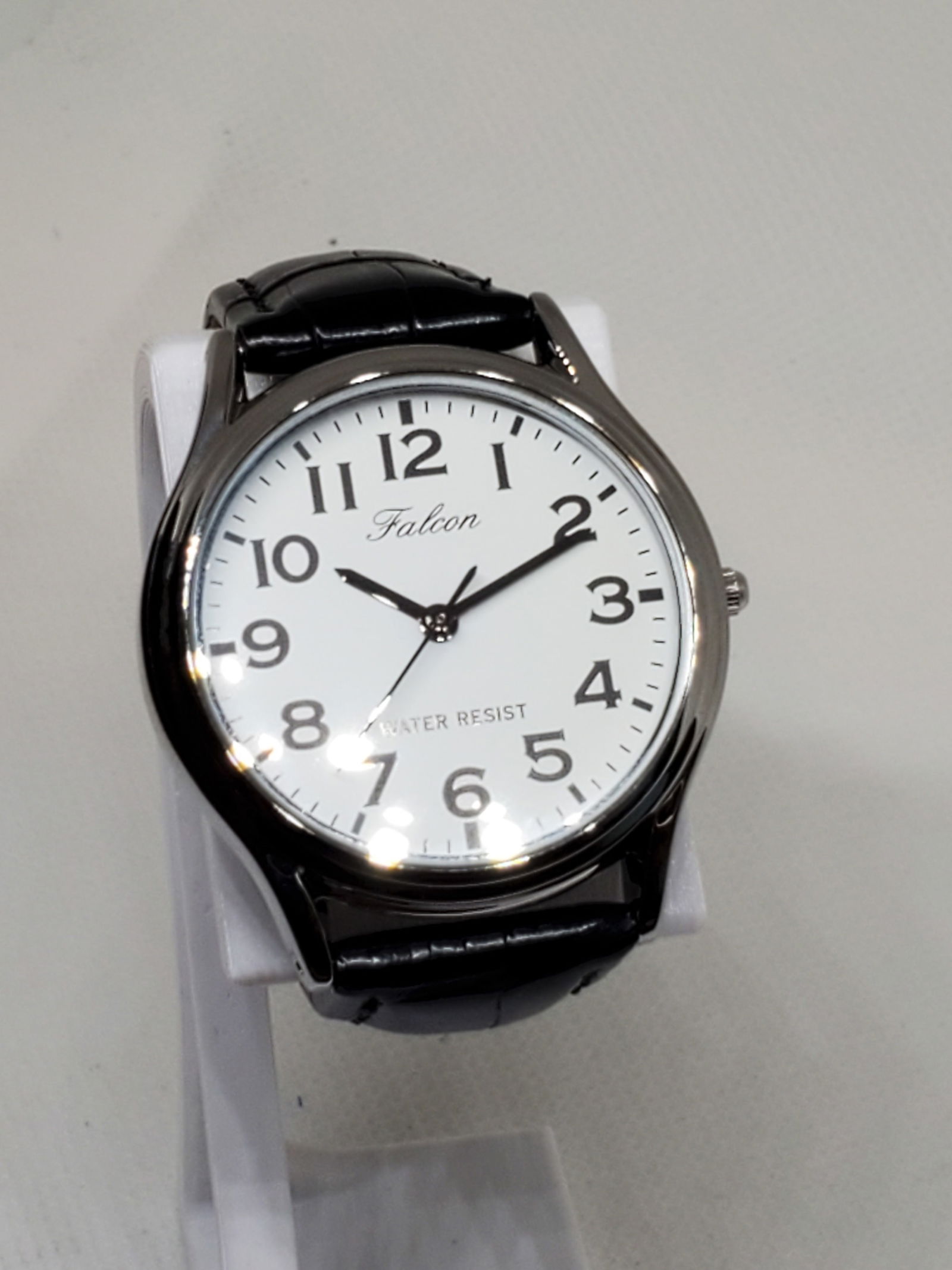 Citizen QQ Falcon Watch, New, Working: Introducing the Citizen Q&Q Falcon, a timepiece that beautifully blends elegance and casual style with the prestige of a brand known for its innovation. With its sleek 35 mm case, white dial, and clas