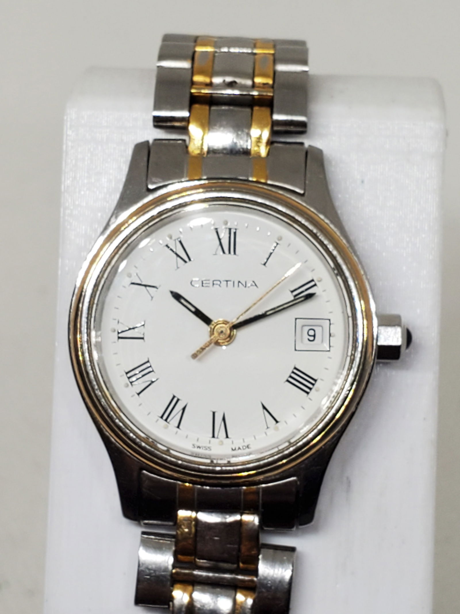 Elegant Certina EOL 2186 44A Swiss Quartz Dress Watch Two-Tone Roman Dial, 1990s, Working: This authentic Certina EOL 2186 44A watch exemplifies Swiss craftsmanship and timeless elegance. It features a refined silver-tone stainless steel case accented by a gold-plated bezel and a classic wh