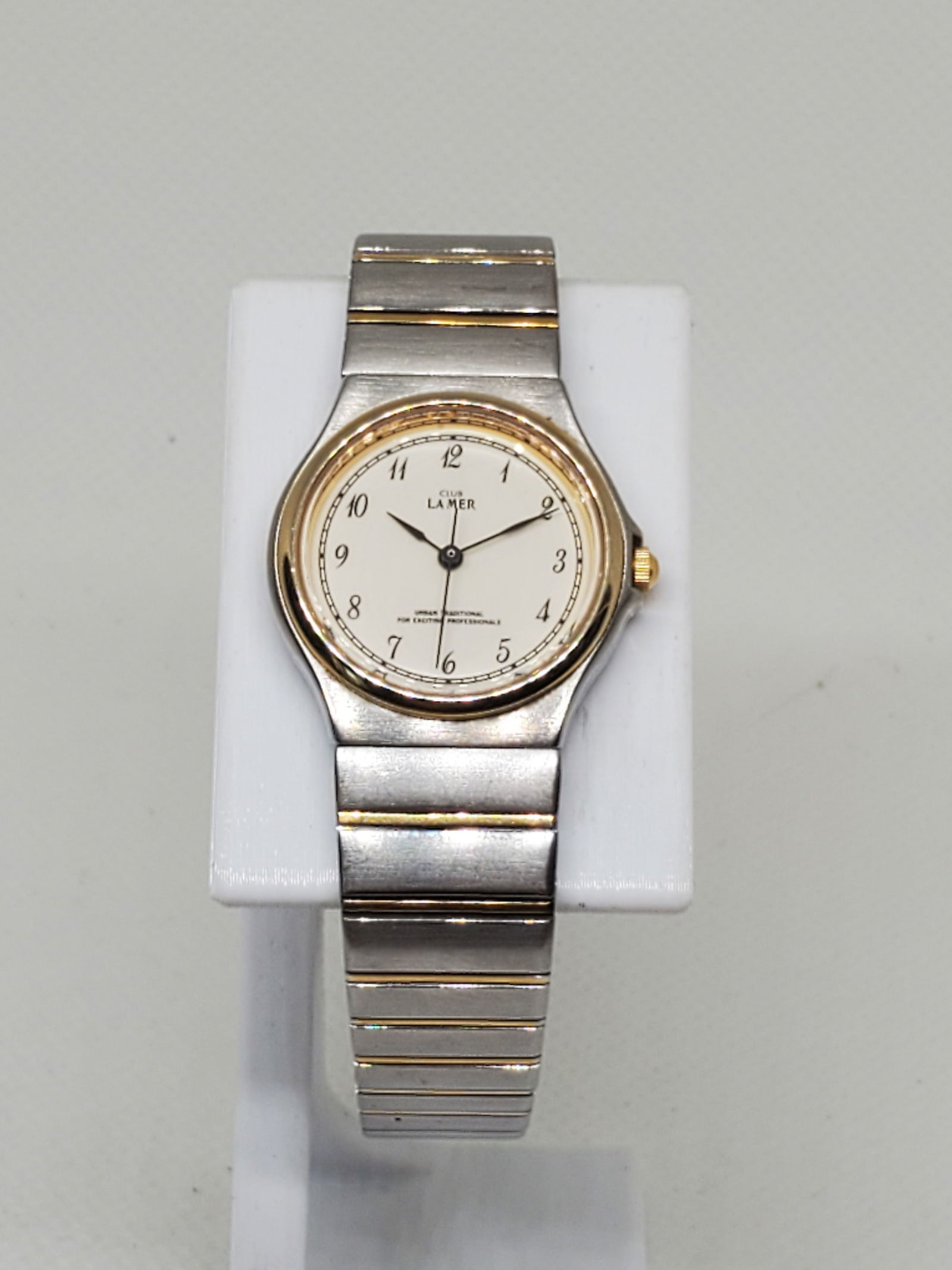 Citizen Club La Mer Noli Metuere (No Fear), 1990s , Working: A refined symbol of elegance, this Citizen Club La Mer Noli Matuere running exudes timeless prestige, La Mer (the sea), Noli Metuers (no fear). With its dual tone design, gold plated bezel, and polish