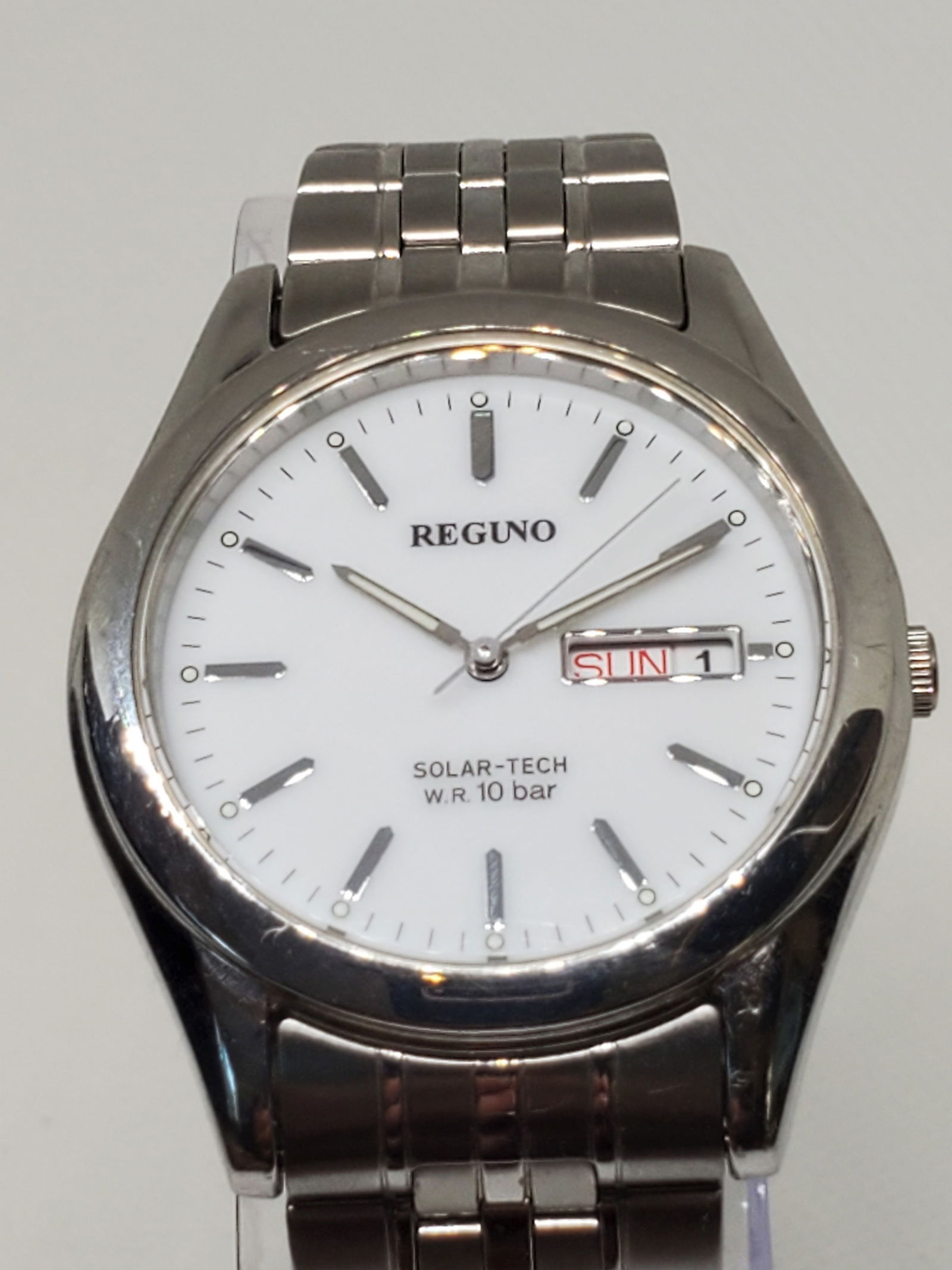 Citizen Reguno Solar Watch, 2000s, Working: Discover timeless sophistication with the Citizen Reguno Solar E101 K005299, a watch that effortlessly blends elegance, functionality, and eco friendly innovation running . This like new casual timepi