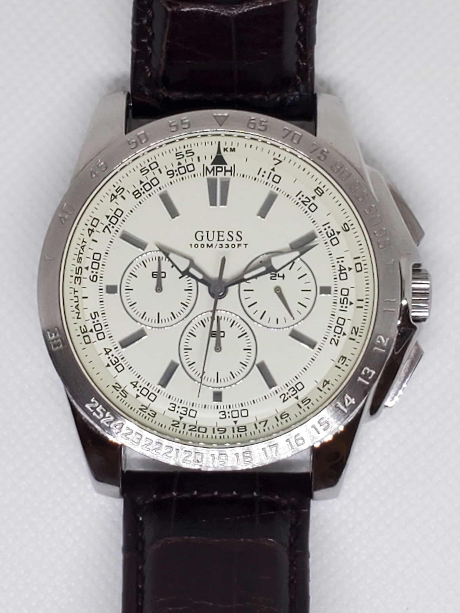 Guess Waterpro Chronograph Year 2000s Watch, U13570G2, Working: Working condition Guess Waterpro sports watch offers a perfect blend of style, durability, and functionality. Powered by a reliable quartz movement, it features a bold 1.81" (46mm) case with a