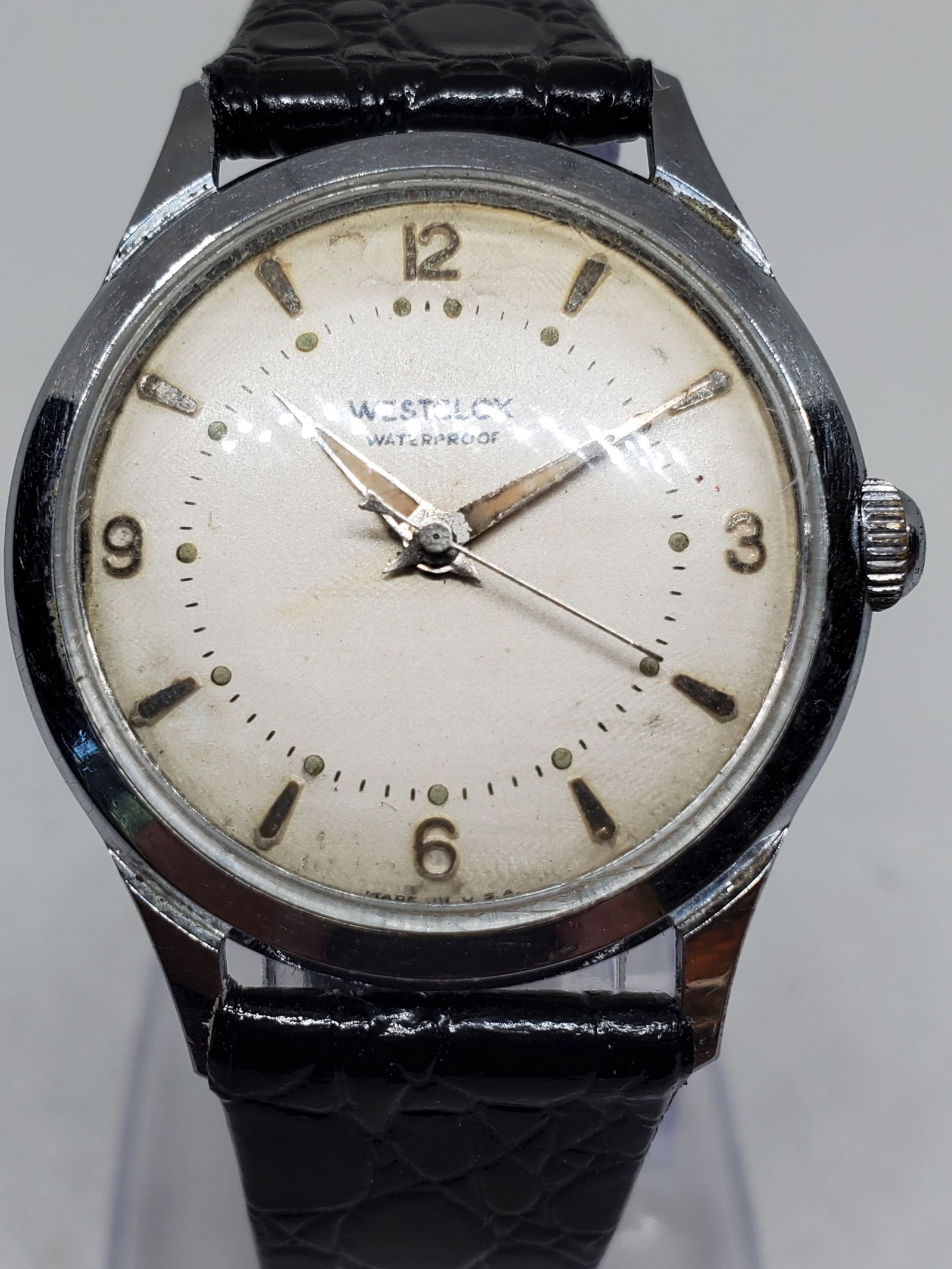 Vintage Westclox Model 689 Manual Watch 34mm White Dial USA, mid 1950s to early 1960s , Working: This vintage Westclox Model 689 offers timeless simplicity and everyday elegance, showcasing the classic American style that made Westclox a trusted name for generations. With a silver tone case and c
