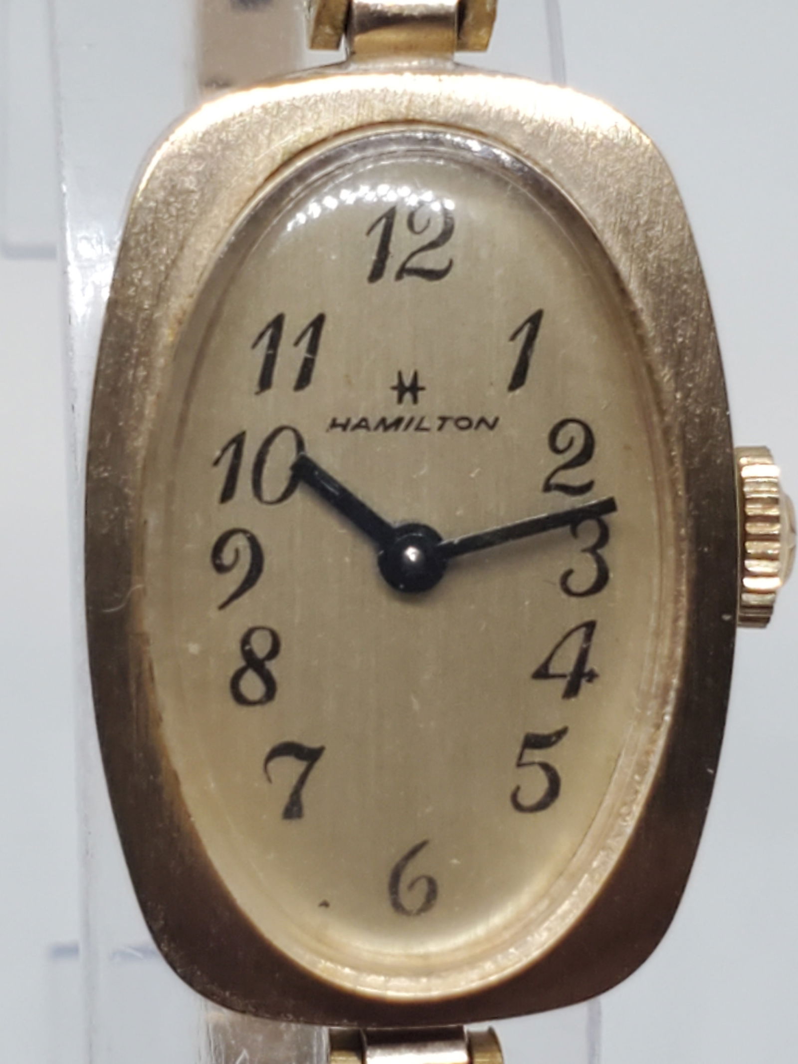 Hamilton Gold Plated Manual Watch, 884476, 1970s, Working: This working condition Hamilton 884476 is a timeless luxury piece that blends classic elegance with the prestige Hamilton is renowned for. Featuring a striking gold plated, oval dial and a sleek metal