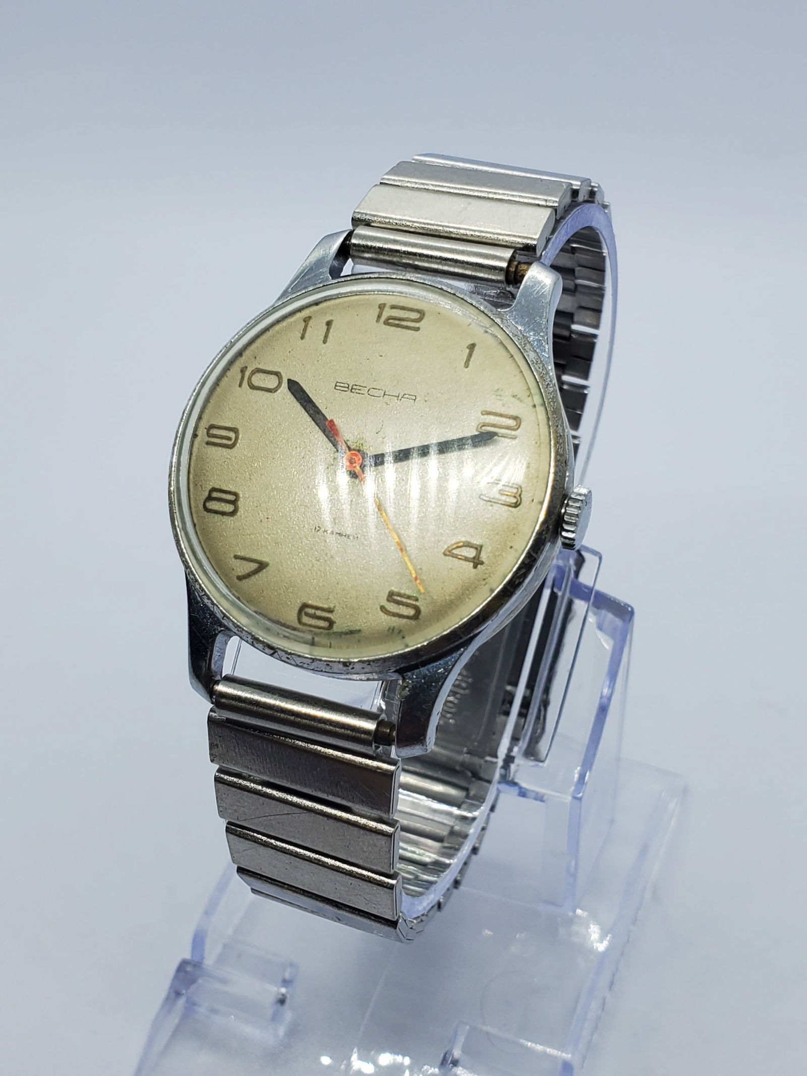 Vintage Vesna USSR Manual Watch 17 Jewels Soviet Champagne Dial 33mm, 1960s (1 of 12)