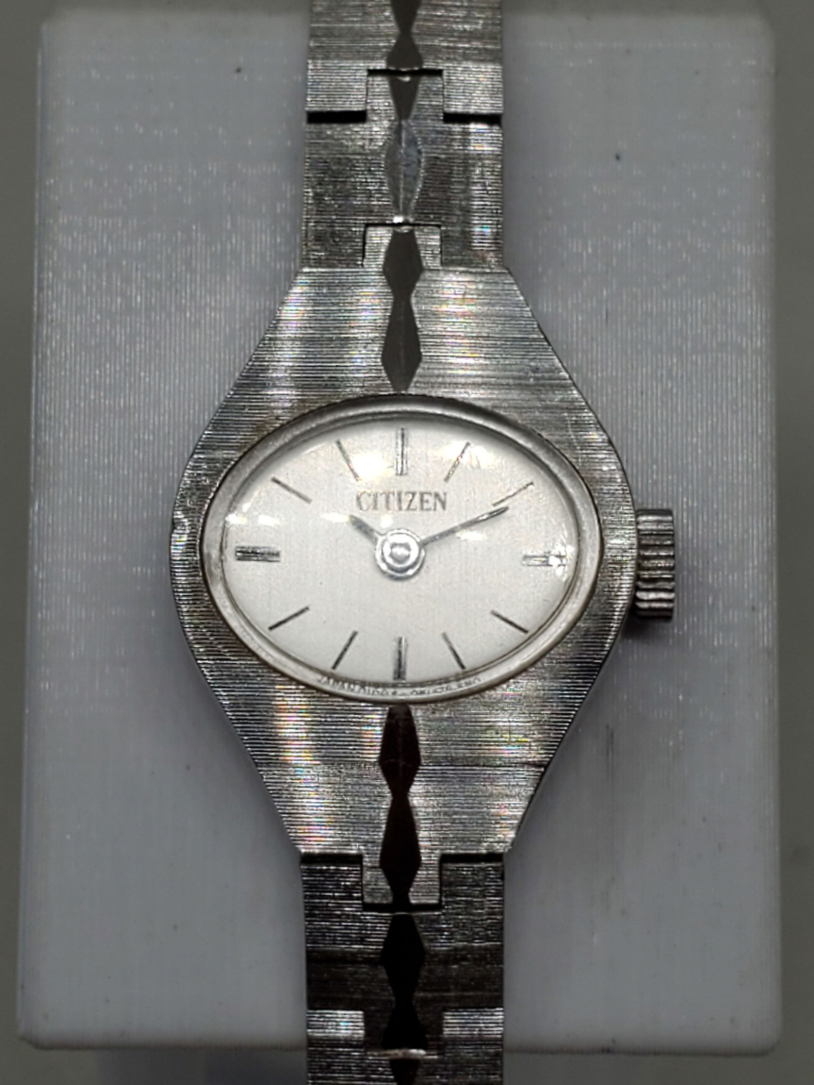 Vintage Citizen Manual Wind Silver Tone Ladies Watch 86.0794 Elegant Japan 1970s, Working: This vintage Citizen ladies watch showcases the refined elegance and timeless appeal that define the Citizen name. Crafted with a brushed silver tone case and matching integrated bracelet, its minimal